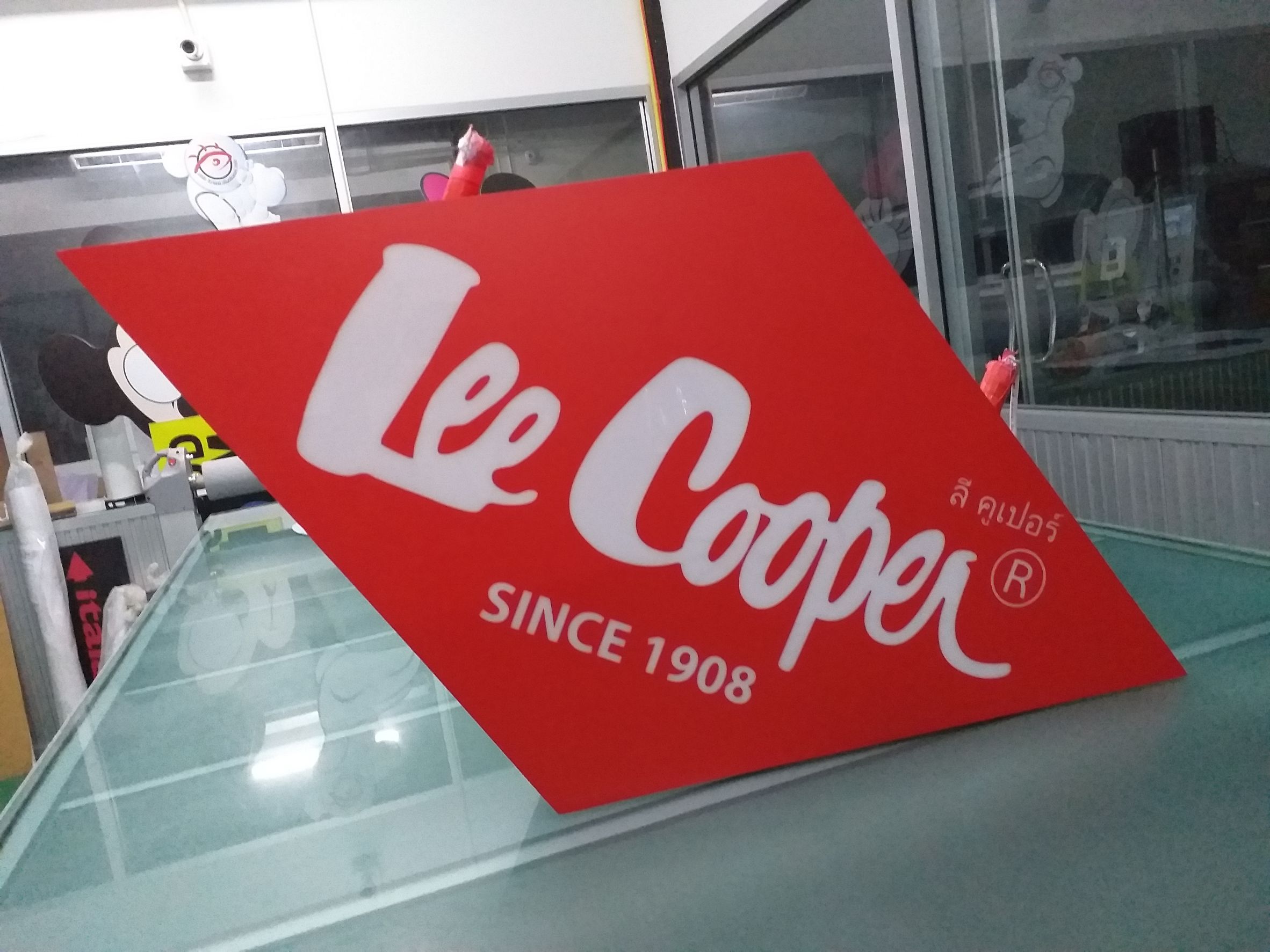 งานป้ายกล่องไฟ ป้ายชื่อร้าน งานป้ายไฟLEE COOPER