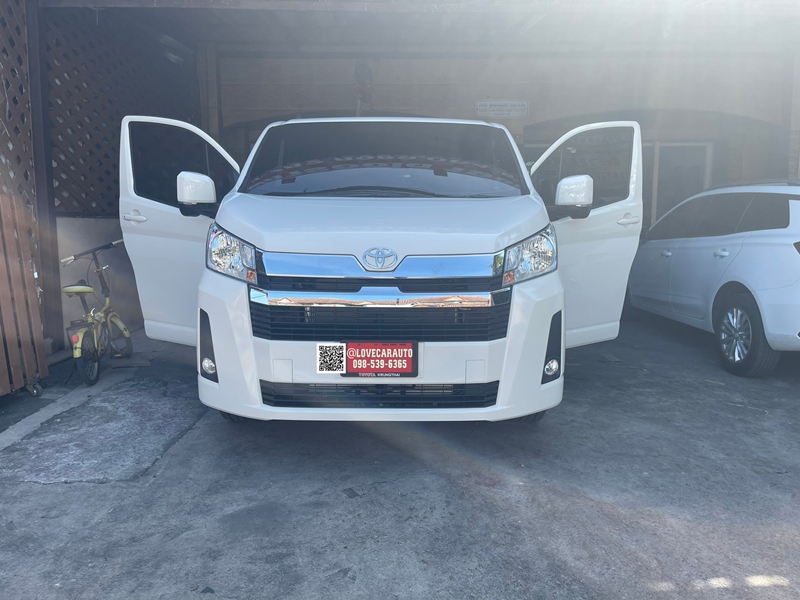 พรมกระดุม Toyota Hiace 2023 เดิมๆ กระดุมเล็ก ครีม 12 ที่นั่ง