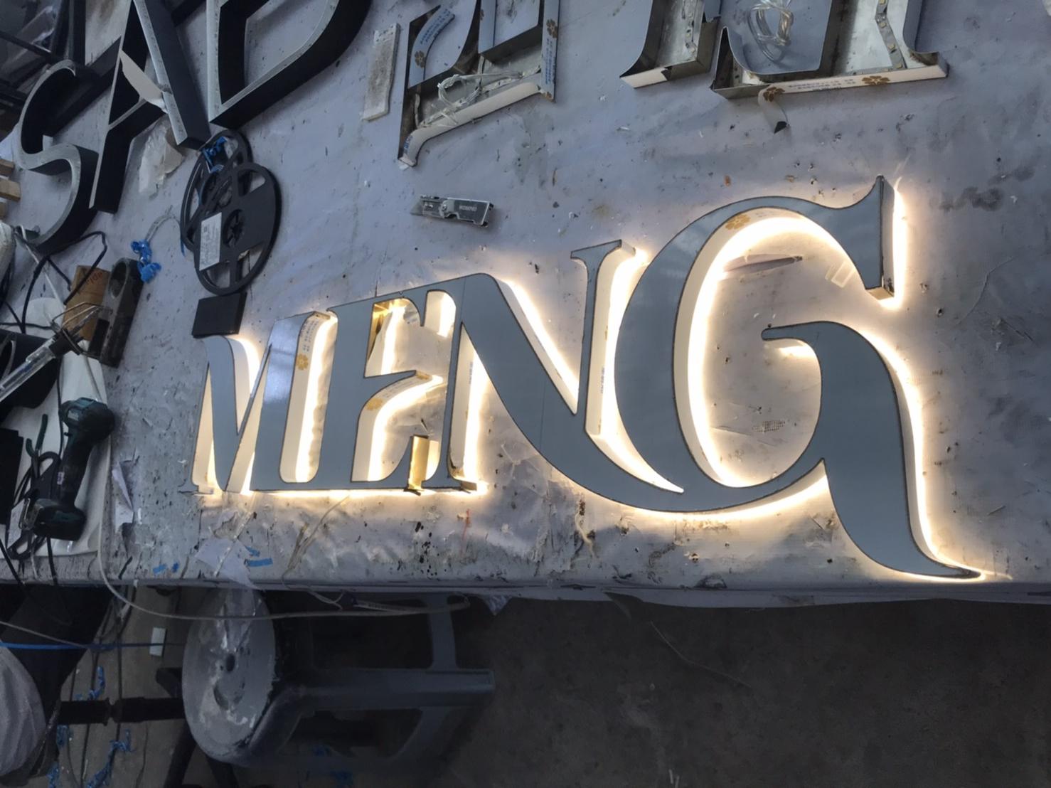 ป้ายอักษรโลหะสแตนเลส ป้ายไฟออกหลัง งานHENG MENG LEE
