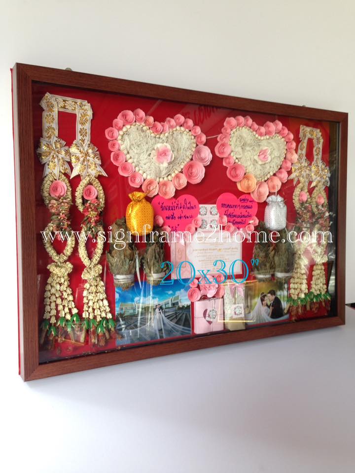 มีกรอบทรงลึก ไม้เรียบโมเดล สีลายไม้ ปูกำมะหยีสีแดง