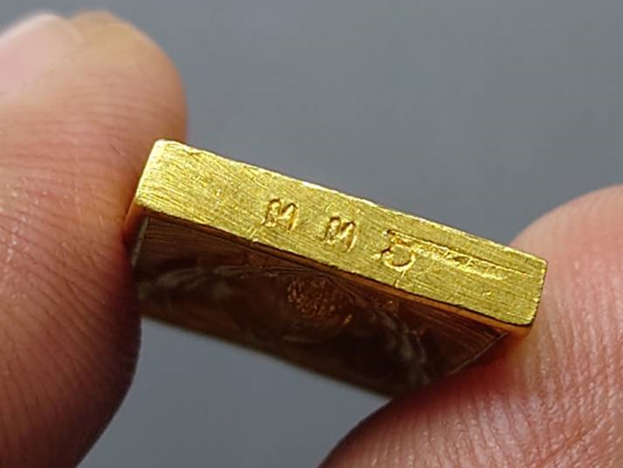 พระทองคำ เหรียญหล่อพระพุทธ วัดปากน้ำ รุ่นเมตตา‑กรุณา พ.ศ. 2534 เนื้อทองคำแท้ พร้อมกล่องเดิมจากวัด