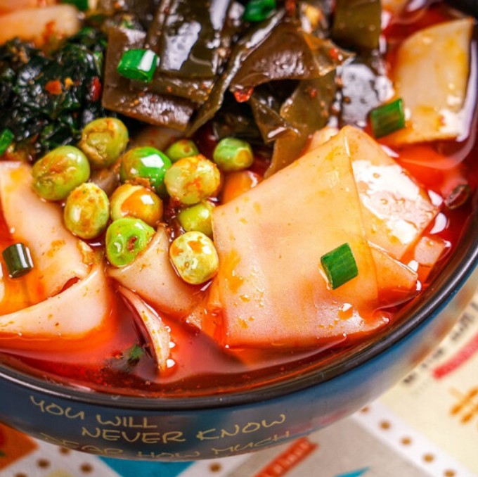 ก๋๋วยเตี๋ยวหม่าล่าเผ็ดชา เส้นใหญ่มันฝรั่ง ตรา Baijia Bigboss160g