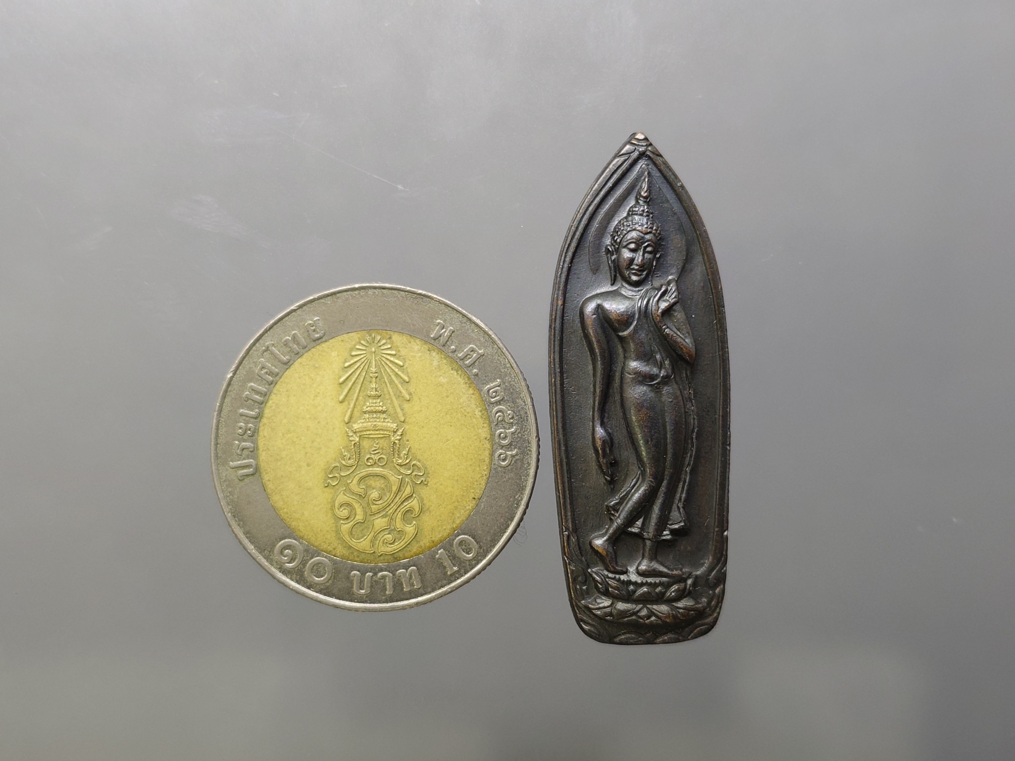เหรียญพระนางพญา ปางลีลา วัดนางพญา ปี 2514 (หลวงปู่โต๊ะ หลวงปู่ฝั้น หลวงพ่อผาง ร่วมปลุกเสก) นิยม รับประกันแท้
