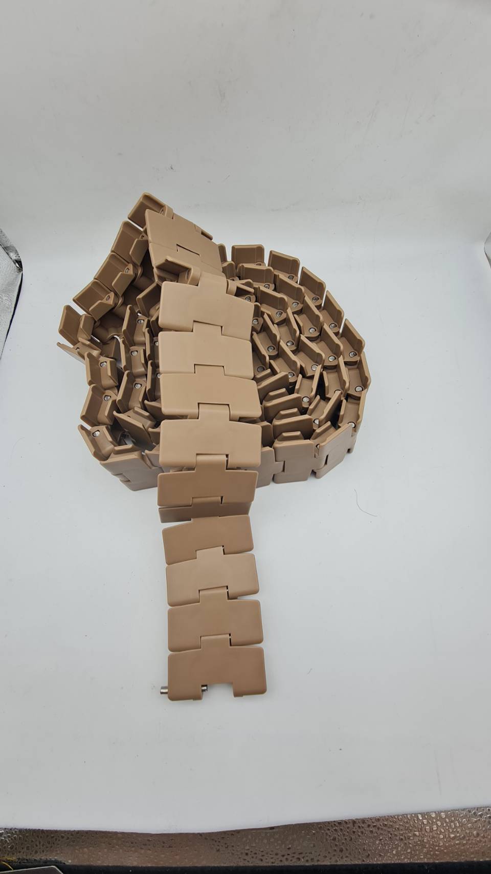 สายพานลำเลียงแบบทางโค้งTop chain 880 K325 สำหรับโรงงานน้ำดื่มและระบบขนถ่ายวัสดุยาว 3เมตรต่อกล่อง