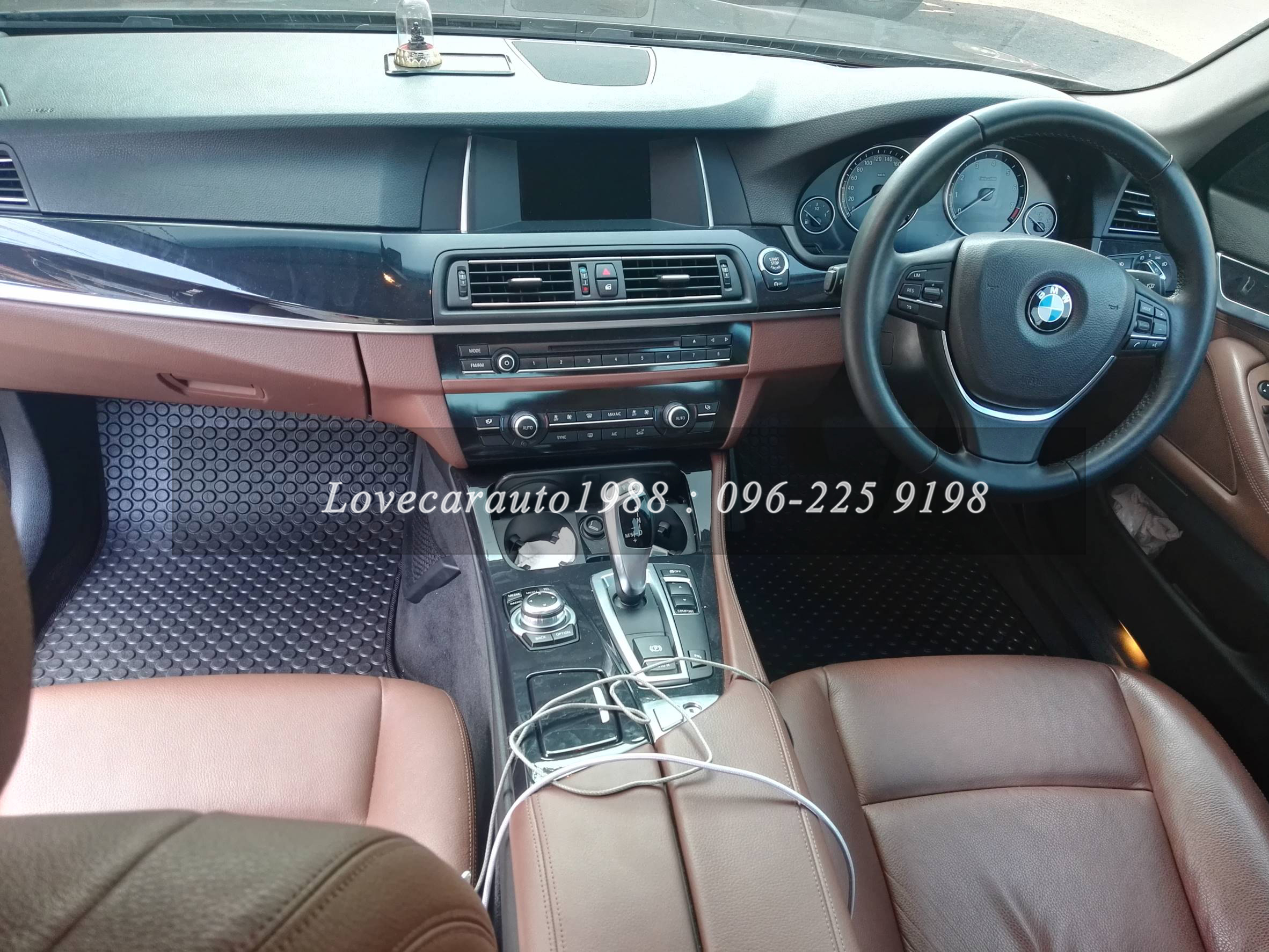 ผ้ายางปูพื้นรถ BMW F10 ลายกระดุมสีดำ