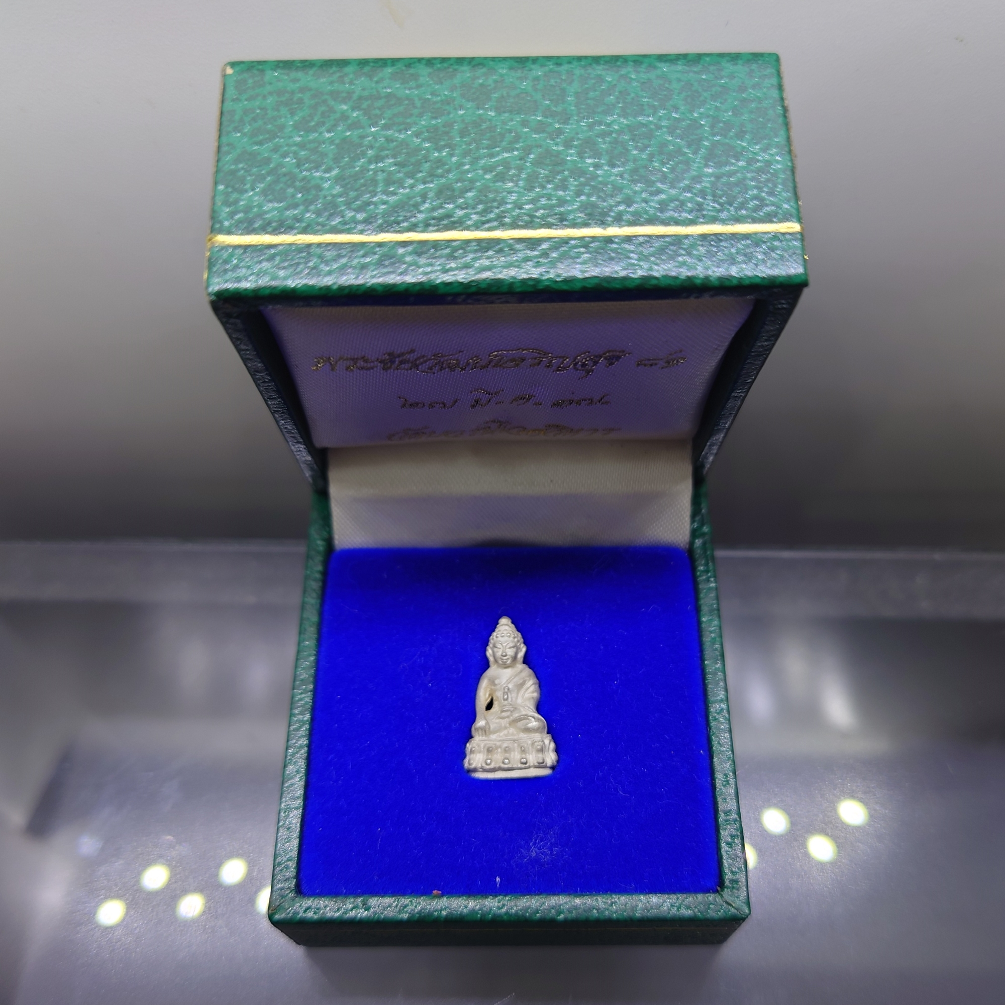 พระชัยวัฒน์ เจริญสุข ๘๑ เนื้อเงิน ญสส พิธีมหาพุทธาภิเษก ณ พระอุโบสถวัดบวรนิเวศวิหาร 27 มีนาคม พ.ศ.2537 พร้อมกล่องเดิม
