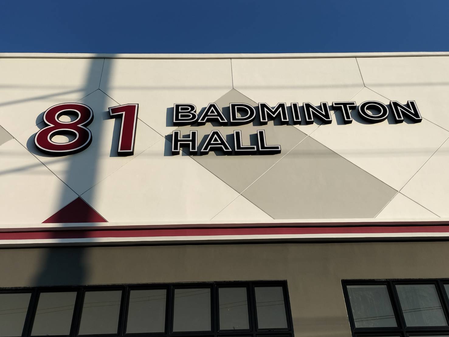 ป้ายไฟตัวหนังสือแอลอีดี ป้ายติดบนอาคาร ป้ายไฟบนตึก งาน81 BADMINTON HALL
