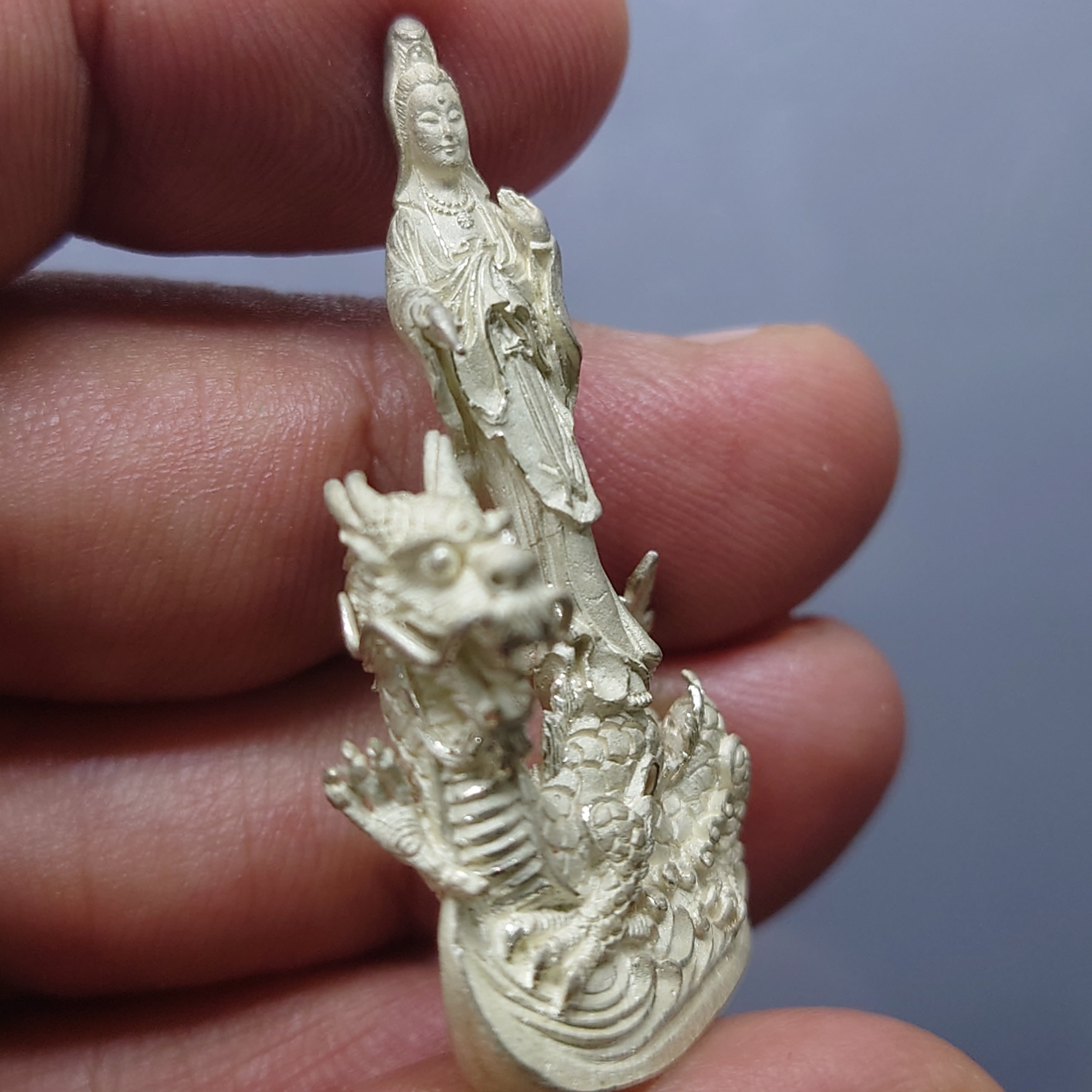 เจ้าแม่กวนอิม รูปหล่อลอยองค์ จ.ระนอง เนื้อเงิน ขนาดสูง 4 เซ็น ปี 2539 นิยม หายาก