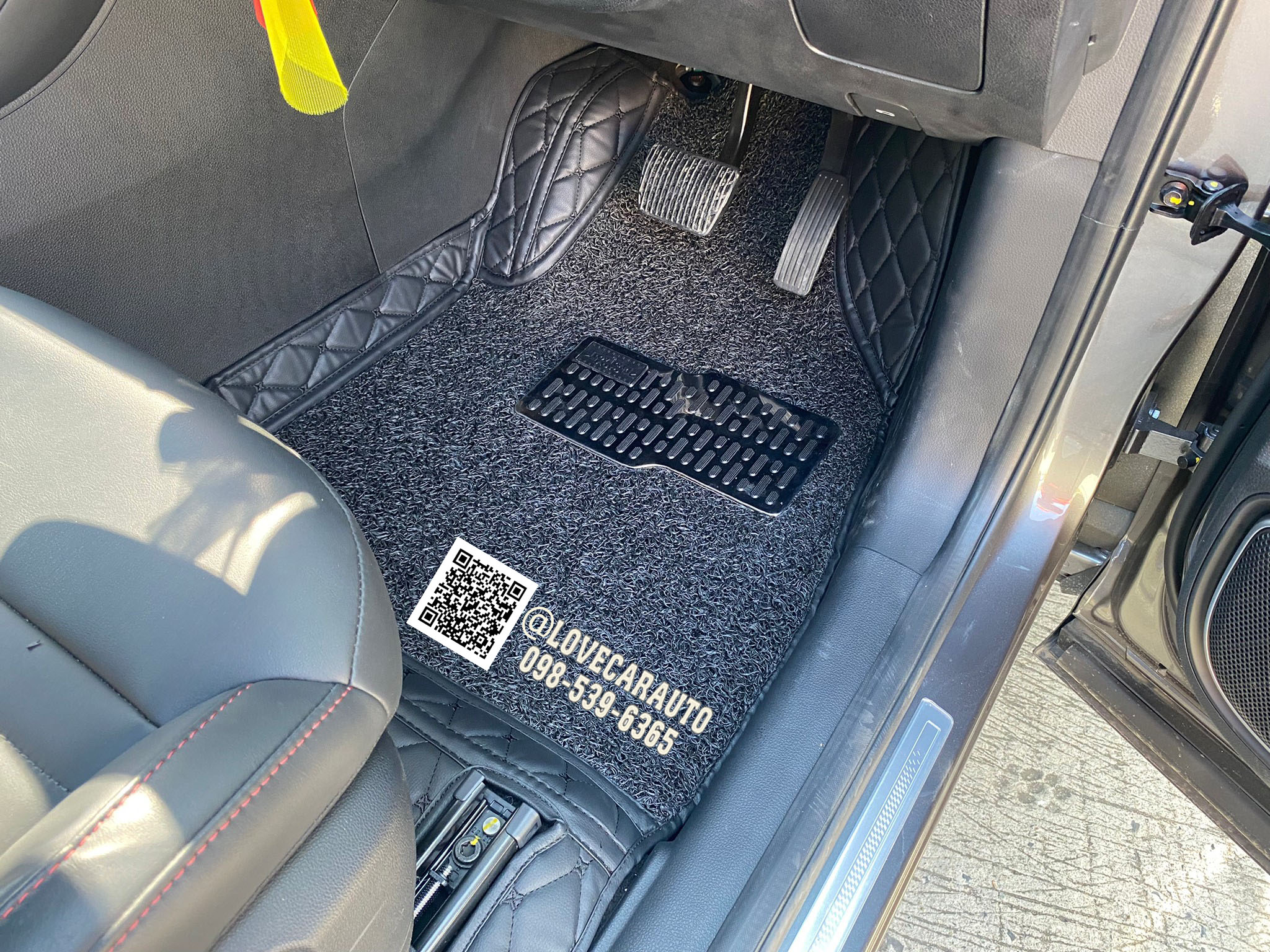 พรมปูพื้นรถยนต์ 8D MG HS 2022 สีดำด้ายดำ + ไวนิลดำ