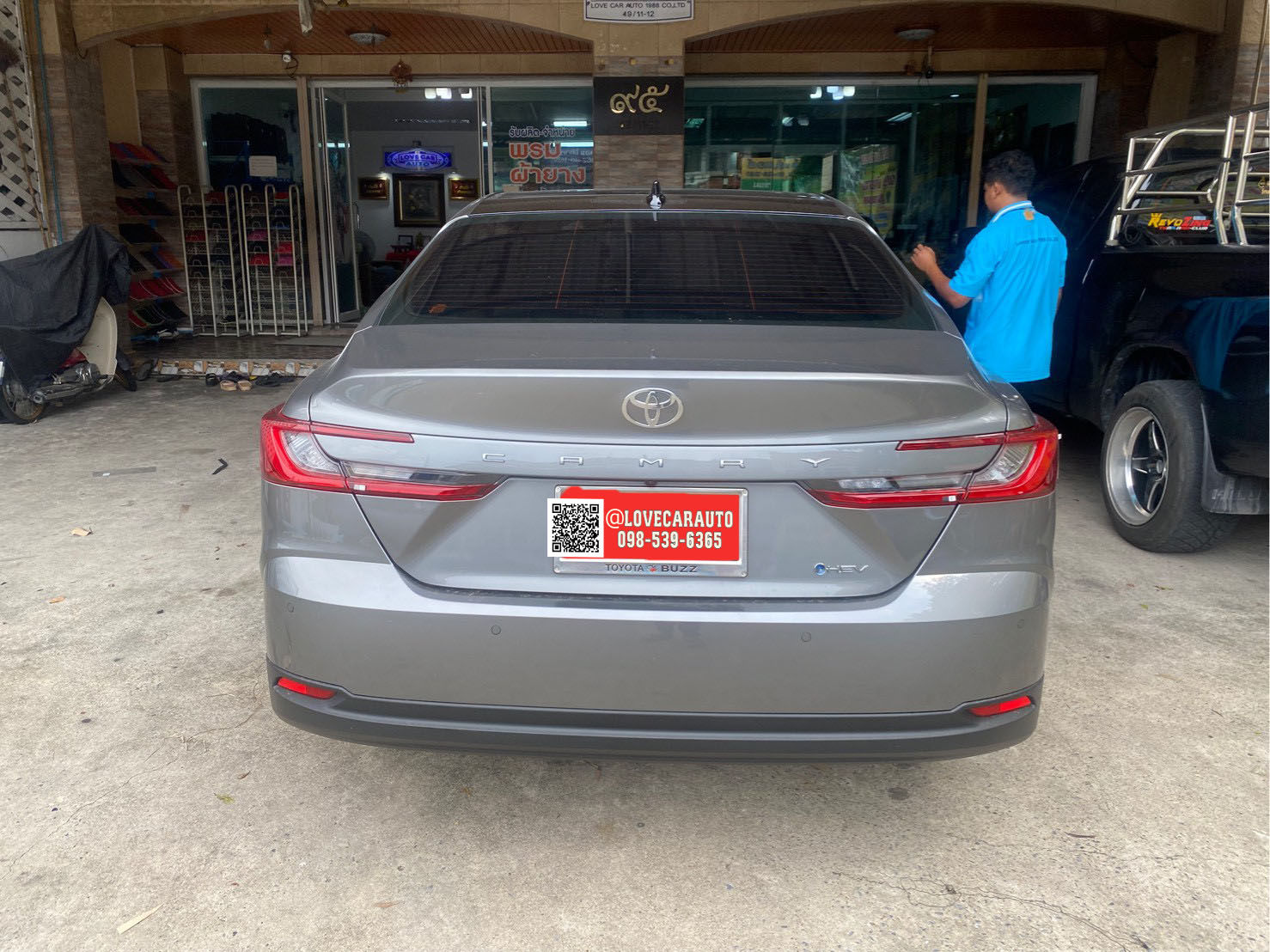พรมปูพื้นรถยนต์ 7D Toyota Camry 2025 สีกาแฟ + ไวนิลสีครีม