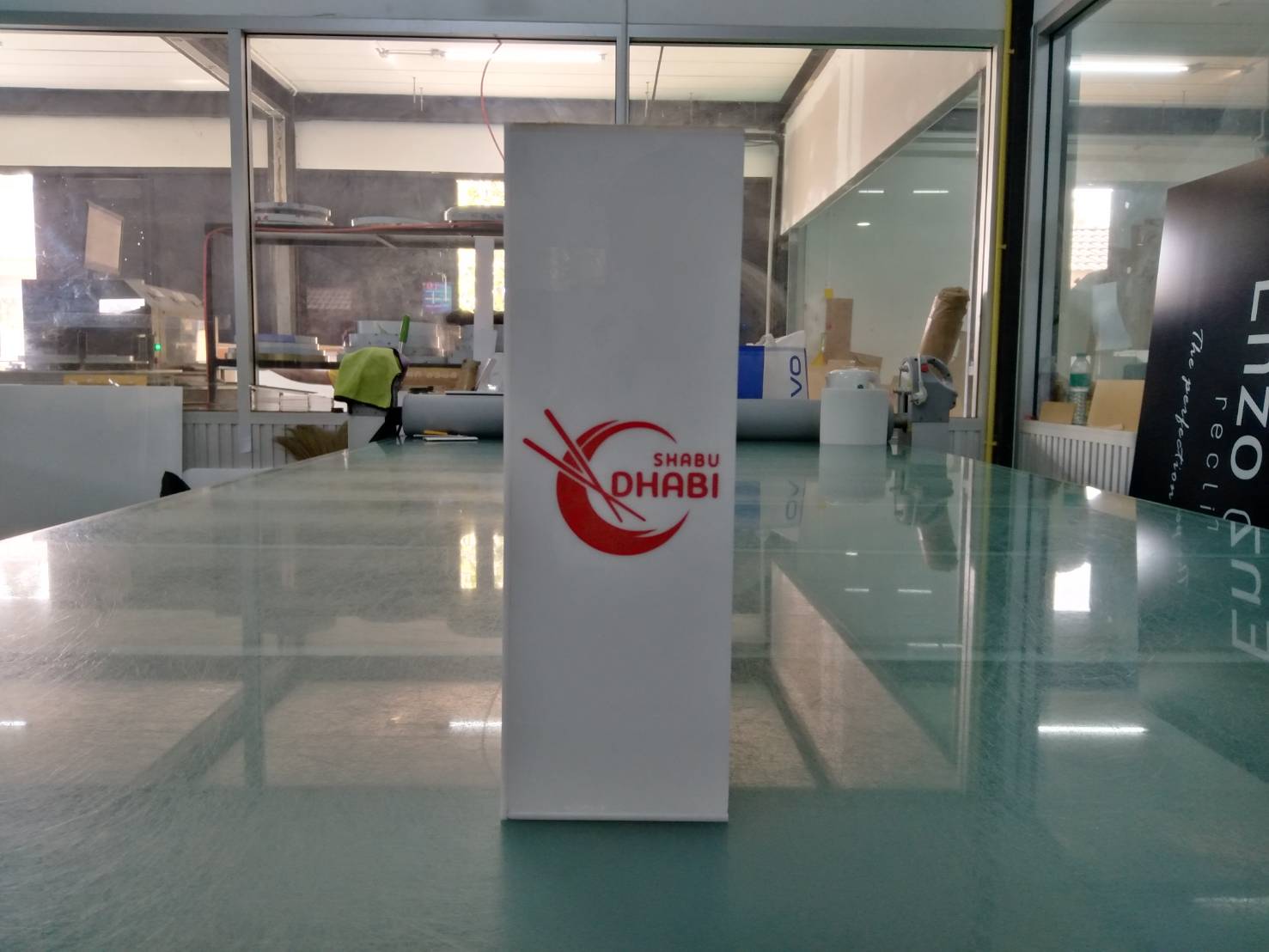 ป้ายอะคริลิคยกกล่องอะคริลิค SHABU DHABI