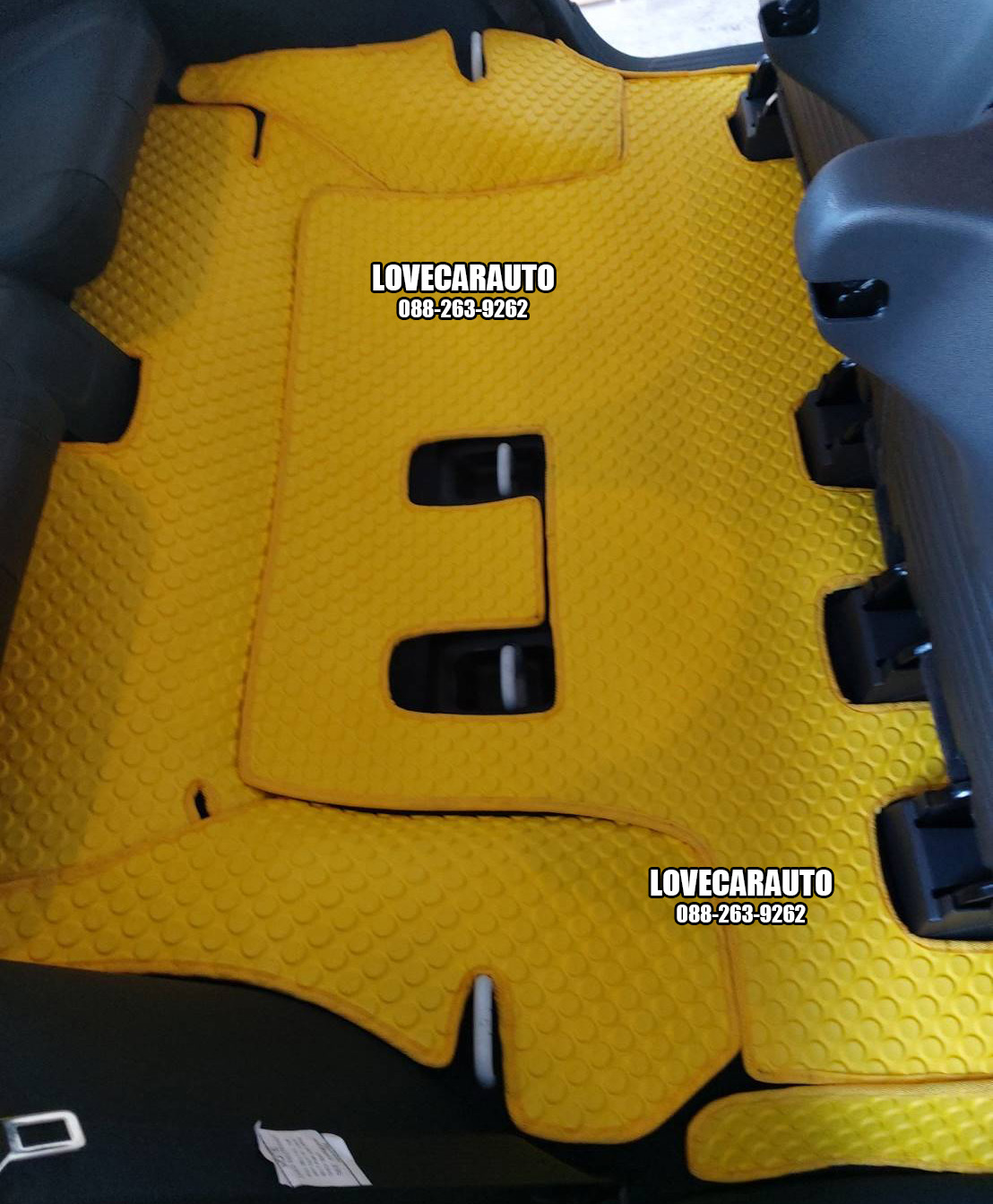 ผ้ายาง ปูพื้น Chevrolet Trailblazer 2018 กระดุมสีเหลือง