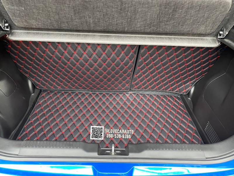 พรมปูพื้นรถยนต์ Suzuki Swift 2018 สีดำด้ายแดง