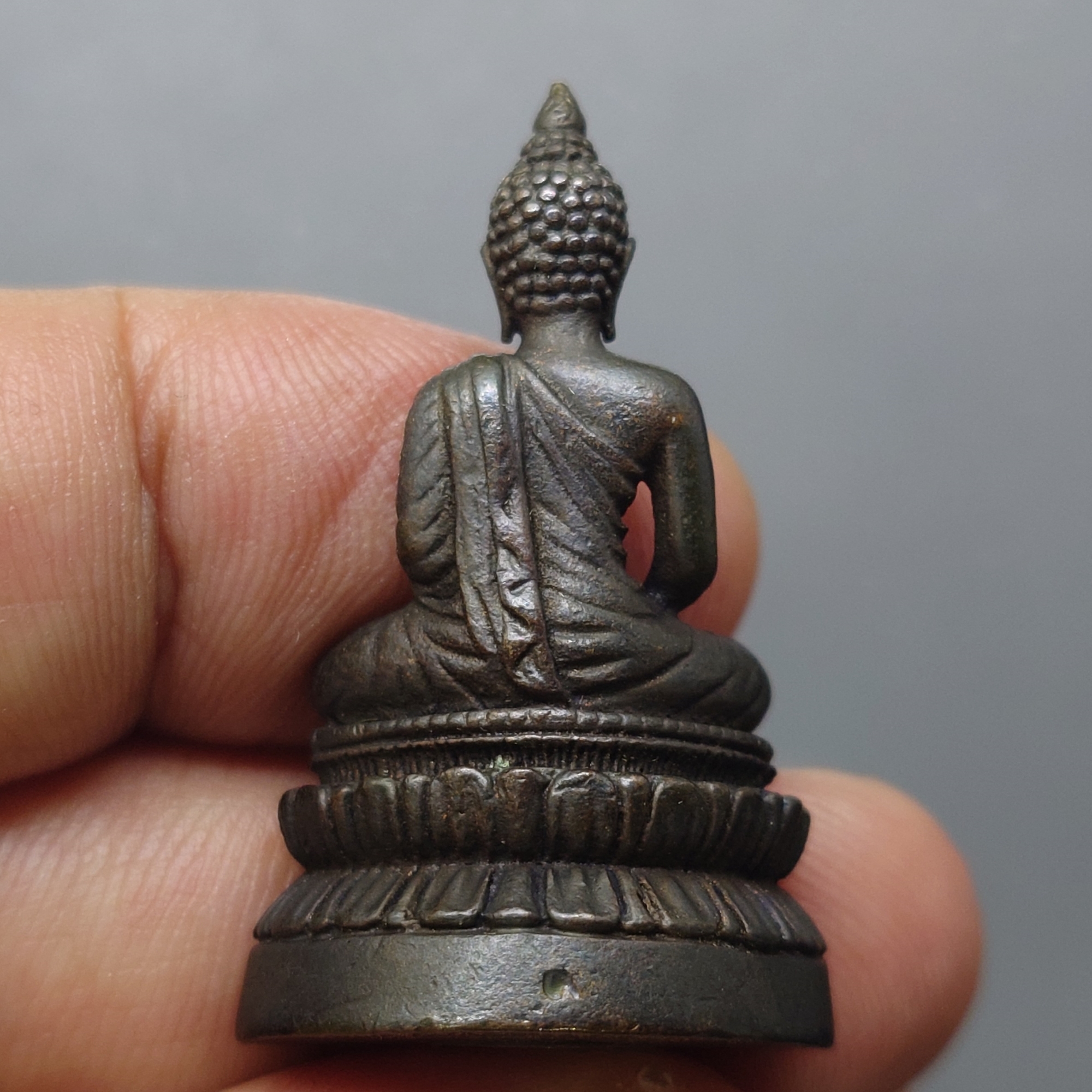 พระกริ่ง ภปร พระพุทธนวมมหาราชายุจฉับปริวัตนมงคล เนื้อนวะโลหะ ฉลองพระชนมายุครบ 6 รอบ รัชกาลที่9 ปี2542 พร้อมกล่องเดิม