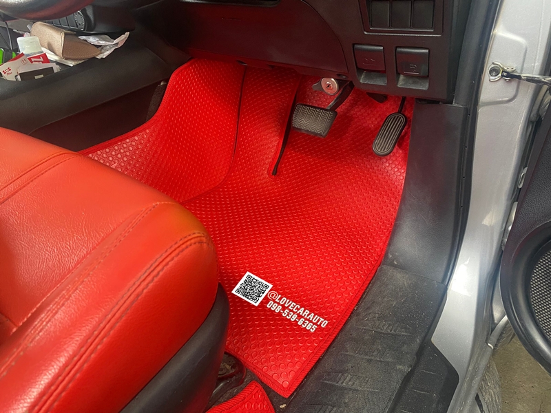 พรมกระดุม toyota Revo cab กระดุมเล็กสีแดงขอบแดงด้ายดำ