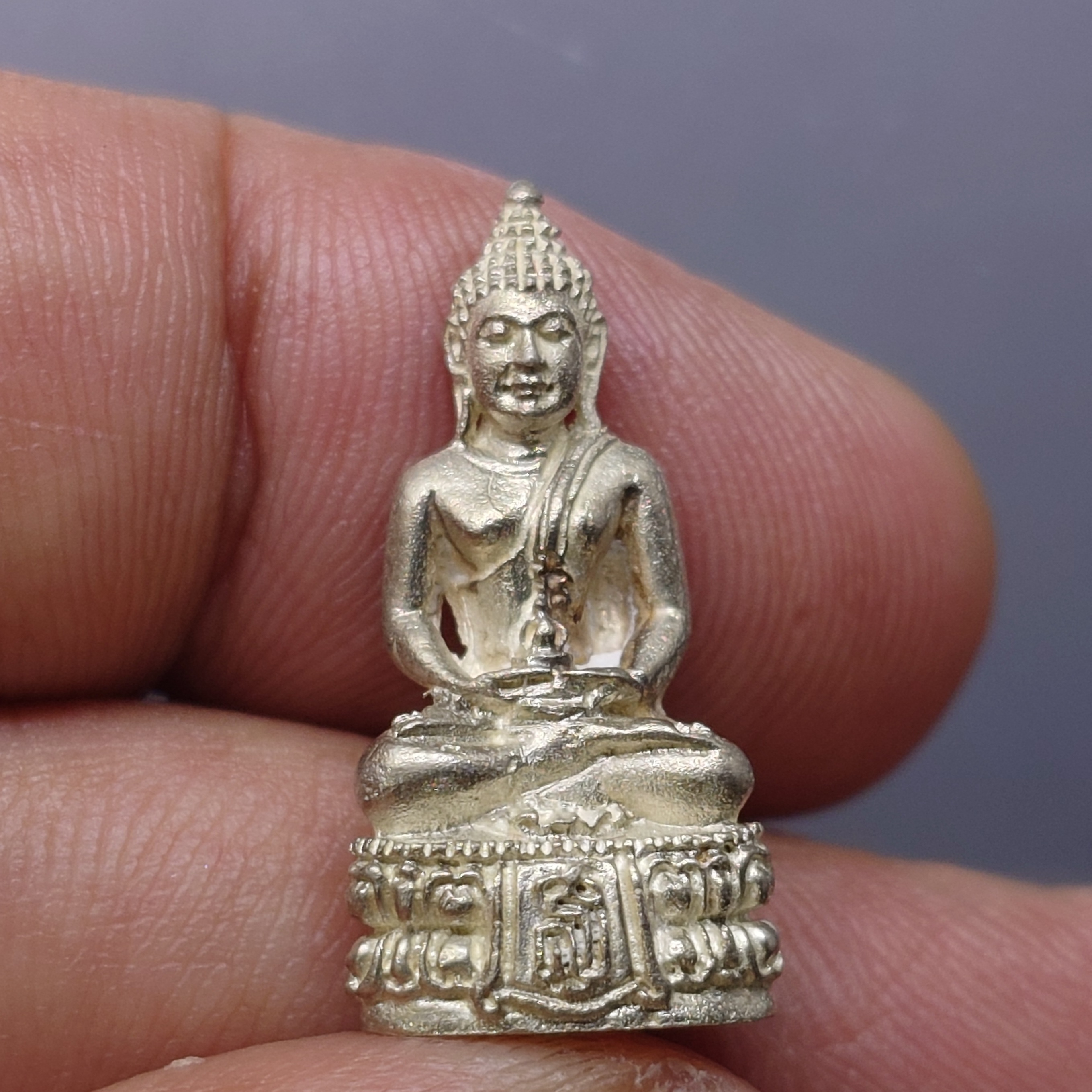 พระกริ่ง ส.ธ. พระชัยวัฒน์ ส.ธ. เนื้อเงิน และ นวะโลหะ พระเทพฯ เททอง วัดบวรนิเวศวิหาร ปี2535 ตลับเดิม