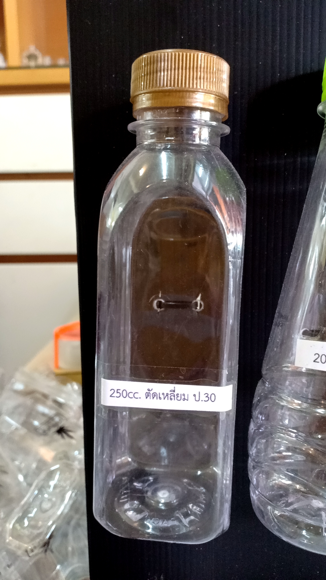 ขวดทรงสี่เหลี่ยม 250 ml. ป.30 แพคละ 150 ใบ