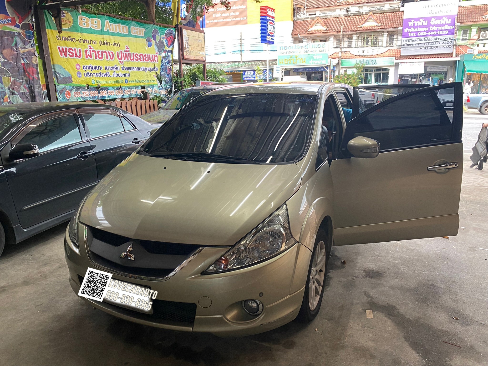 พรมดักฝุ่นรถยนต์ Mitsubishi Space Wagon มิตซูบิชิ สเปซวากอน