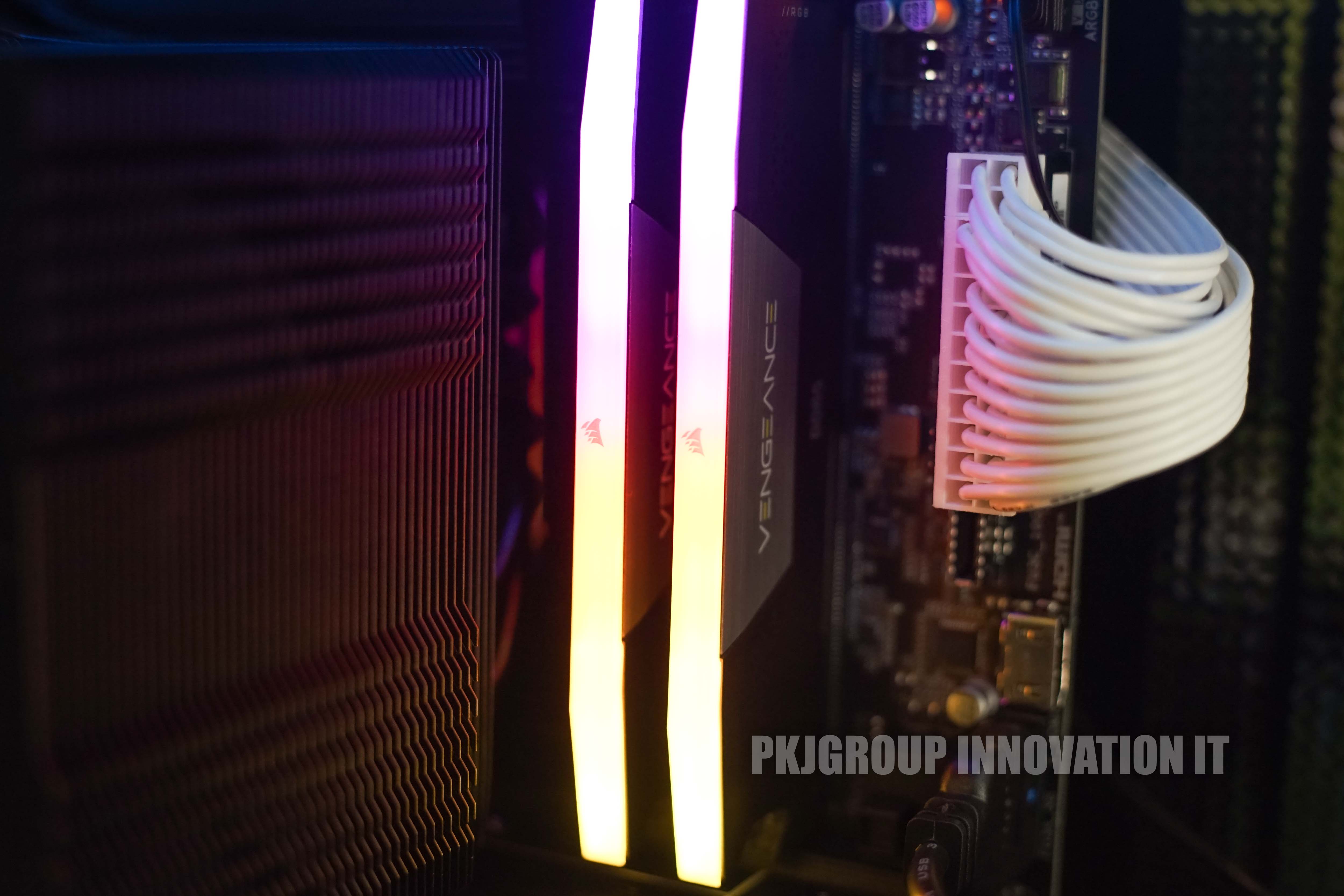 คอมเล่นเกมเคสสวยมือสอง Core Ultra 9 RAM 32 GB SSD 2 ตัว RTX5080 เคสตู้ปลา เครื่องอายุ1-2 เดือน