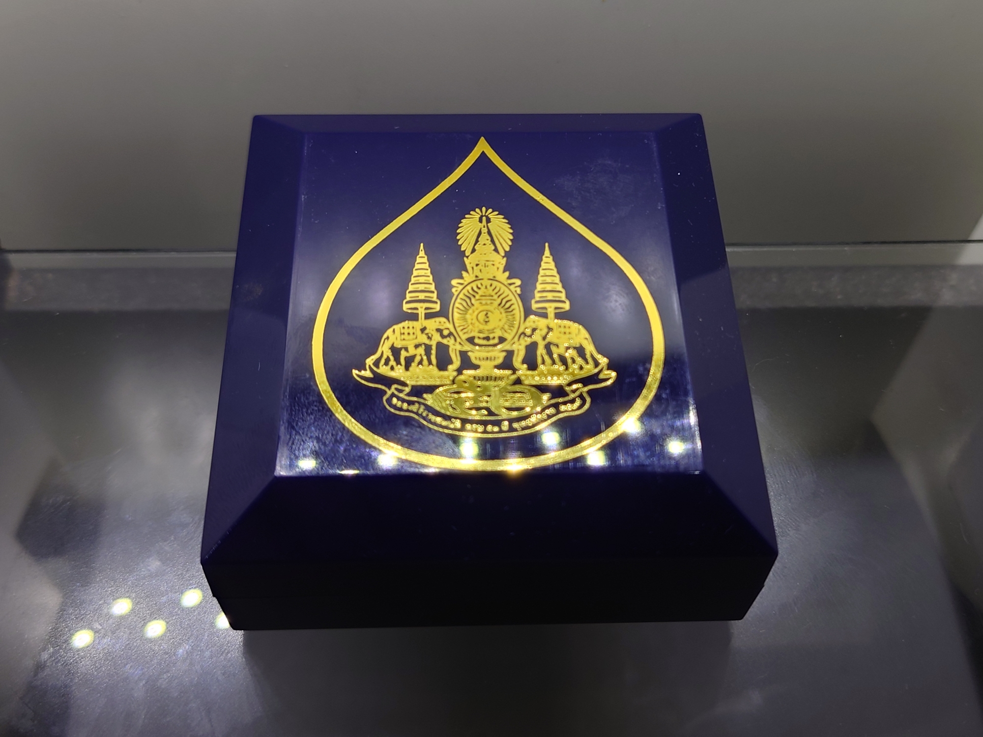 รูปหล่อพระสังกัจจายน์ วัดโพธิ์แมน เนื้อเงินขัดเงาพ่นทราย โครงการสร้างพระศรีอาริยเมตตรัย มหาโพธิสัตว์ พ.ศ.2540 พร้อมกล่องเดิมๆจากวัด