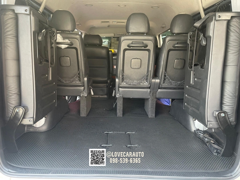พรมปูพื้นรถยนต์ Toyota Ventury ดัดแปลง กระดุมดเล็กดำ