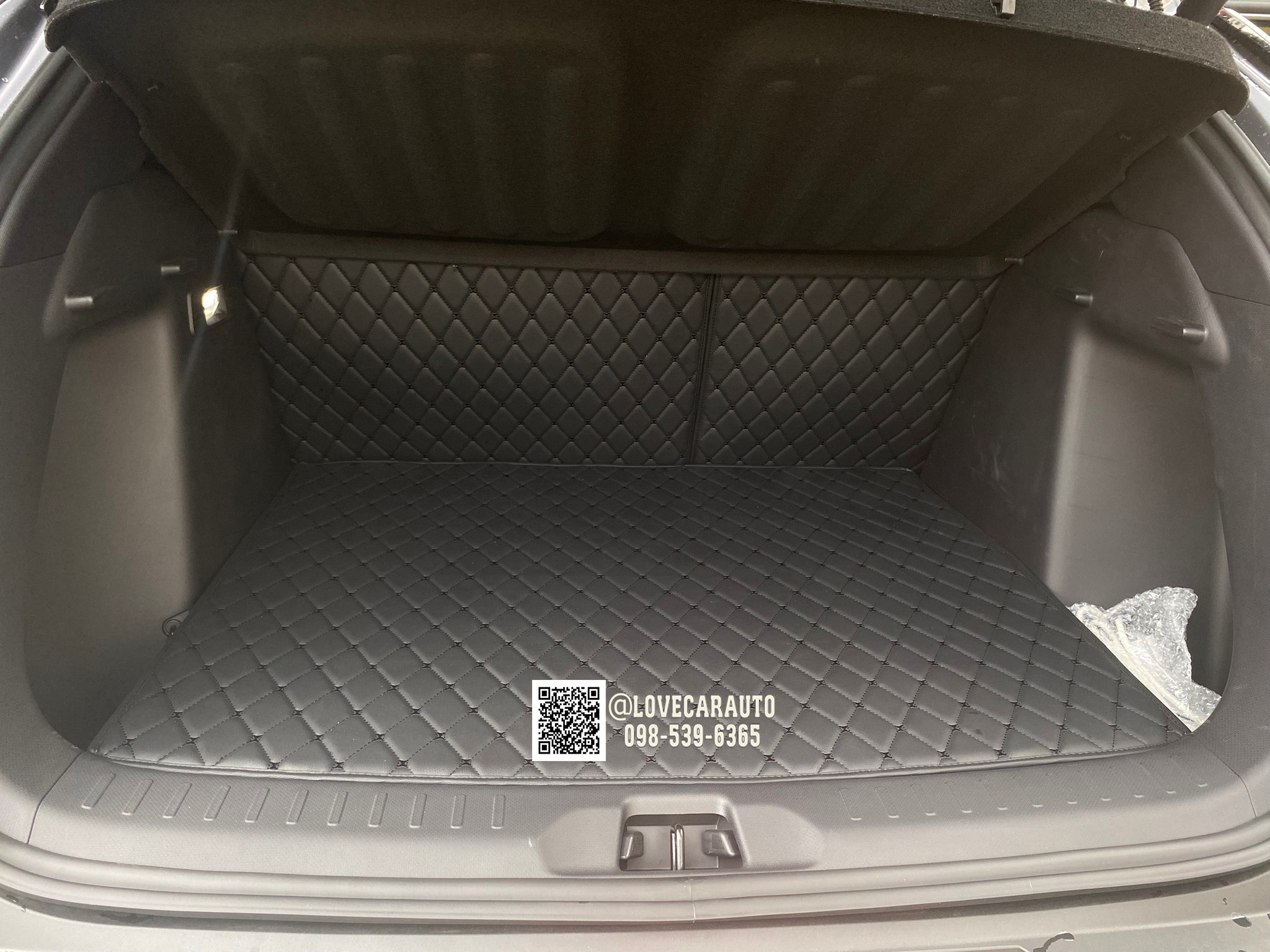 พรมปูพื้นรถยนต์ 7D BYD Atto3 EV 2023 สีดำด้ายดำ +ไวนิลสีดำ