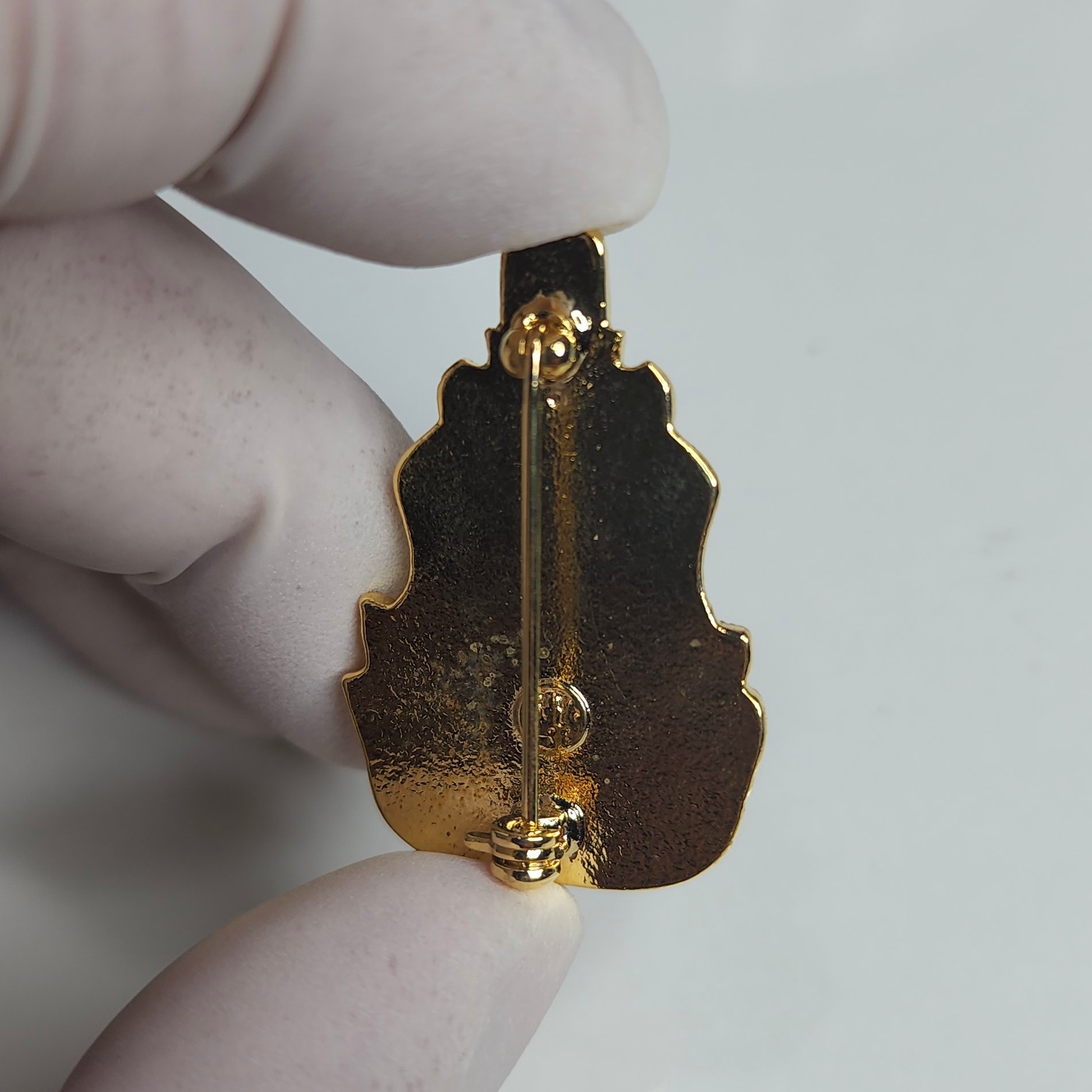 เข็มกลัด เข็มที่ระลึก ฉลองสิริราชสมบัติครบ 60ปี 2549 จัดทำโดยสำนักงานปลัดสำนักนายกรัฐมนตรี (สปน.) พร้อมกล่องและใบเซอร์