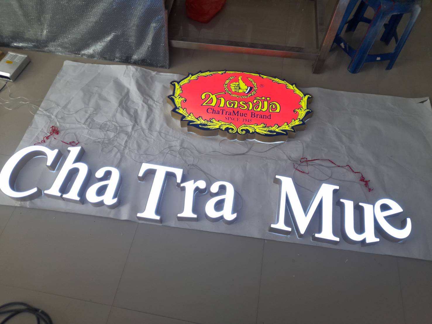 ป้ายตัวหนังสือไฟออกหน้า งานชาตรามือ