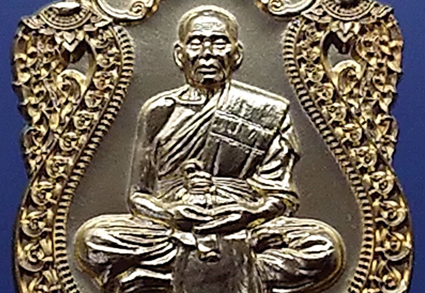 เหรียญเสมาเสือคาบดาบ รุ่น1 เนื้ออาบทองพ่นทราย หลวงพ่อพัฒน์ วัดห้วยด้วน โคท 67