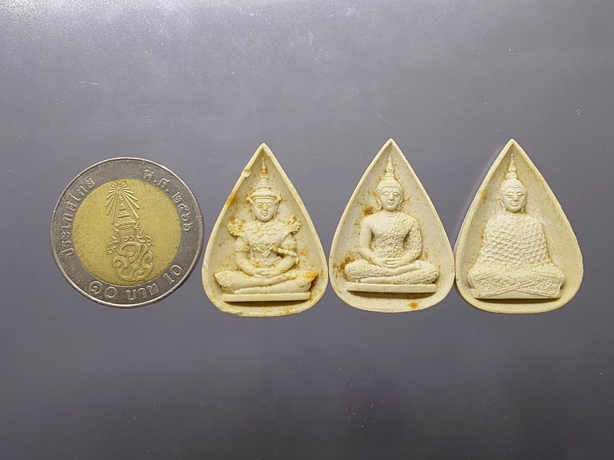 พระแก้วมรกต 3 ฤดู ธมฺมวิตกฺโก หลังยันต์เจ้าคุณนรฯ เนื้อผงพุทธคุณ วัดเทพศิรินทราวาส พ.ศ.2537 พร้อมตลับเดิม