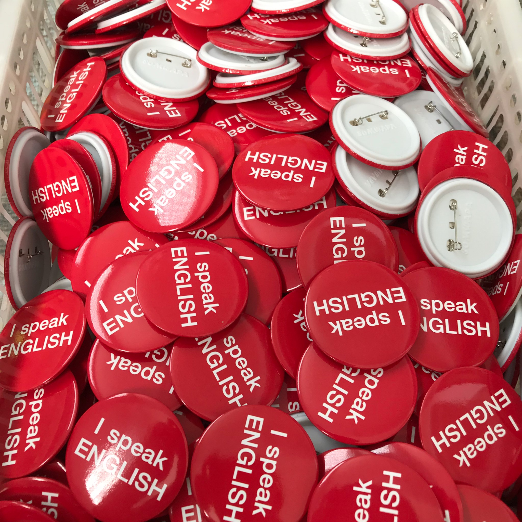 รับทำเข็มกลัด เข็มกลัดวงกลม เข็มกลัดพลาสติก เหรียญเข็มกลัด เข็มกลัดพลาสติกราคาถูก Badge pin button