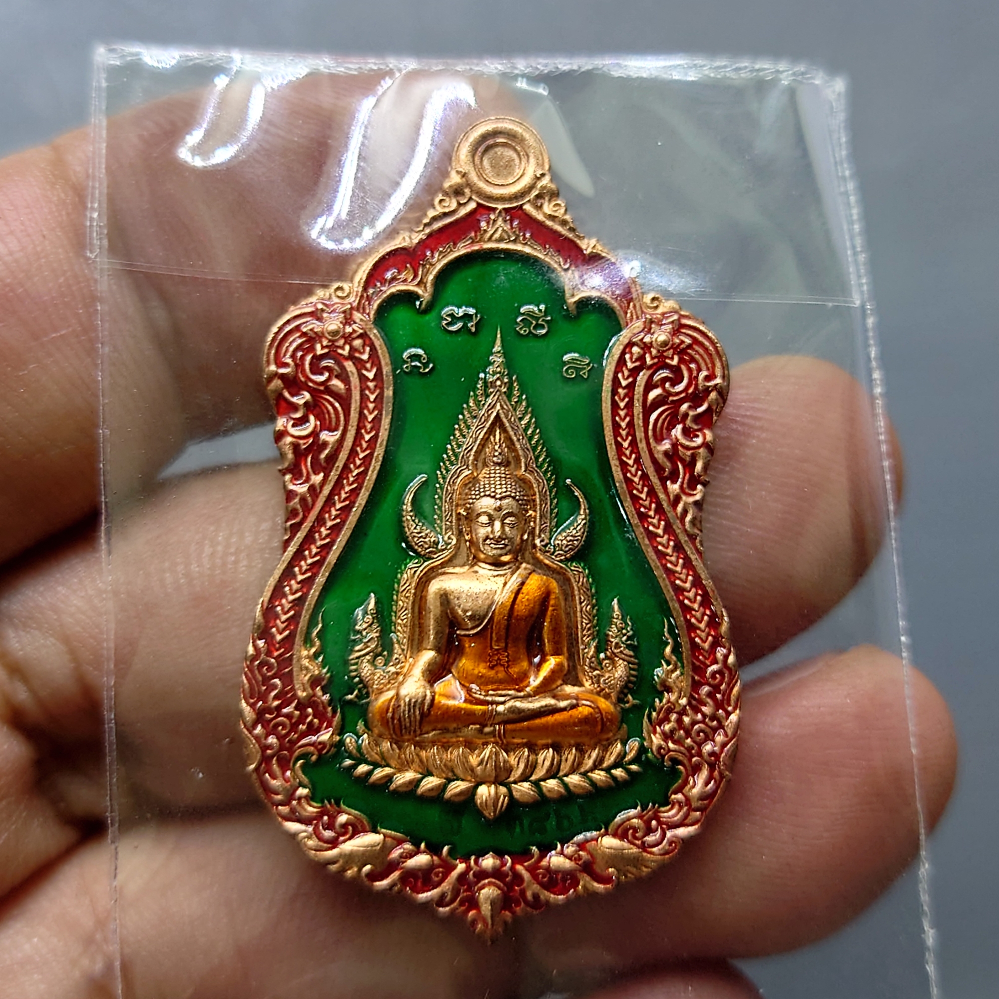 พระพุทธชินราช หลัง ท้าวเวสสุวรรณ รุ่นขุมทรัพย์มหาเทพ เนื้อทองแดงลงยา 2 หน้า พื้นเขียว วัดสุทัศน์ๆ ปี2565