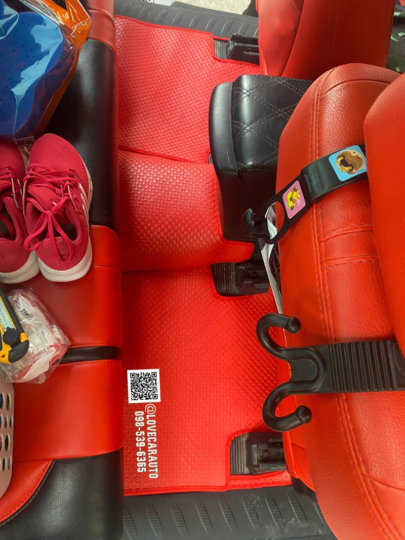 พรมกระดุม toyota Revo cab กระดุมเล็กสีแดงขอบแดงด้ายดำ