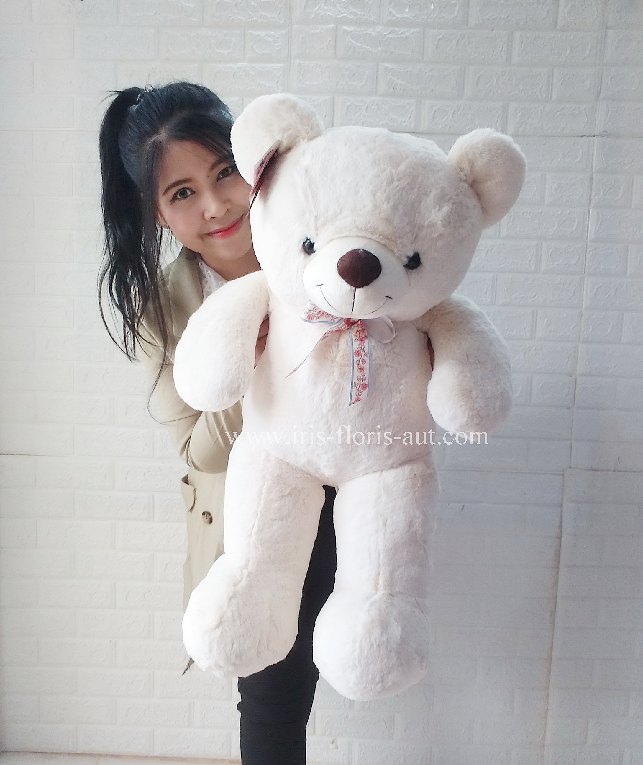 ตุ๊กตาหมีขนนุ่ม สีขาวครีม 70 cm.