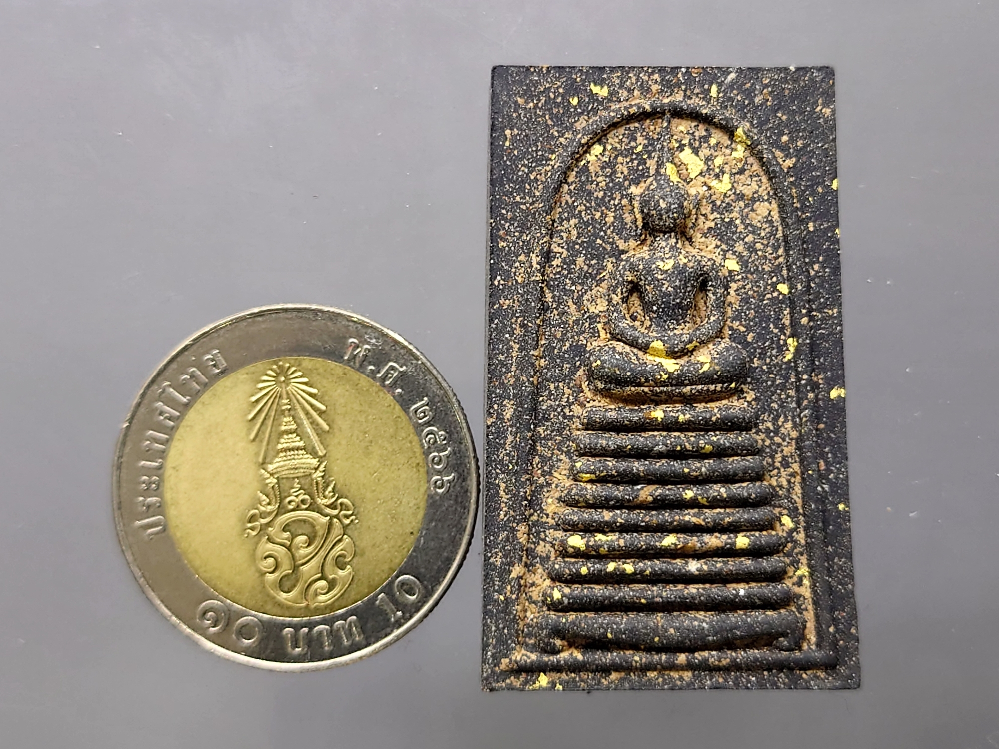 พระสมเด็จพุทธานุภาพ ญสส. 100 ปี (นำฤกษ์) พิมพ์พระสมเด็จ 9 ชั้น เนื้อผงพุทธคุณ ผสมผงใบลาน หลังกระดุมเงิน วัดบวรนิเวศวิหาร ปี2556 กล่องสแตนเลส