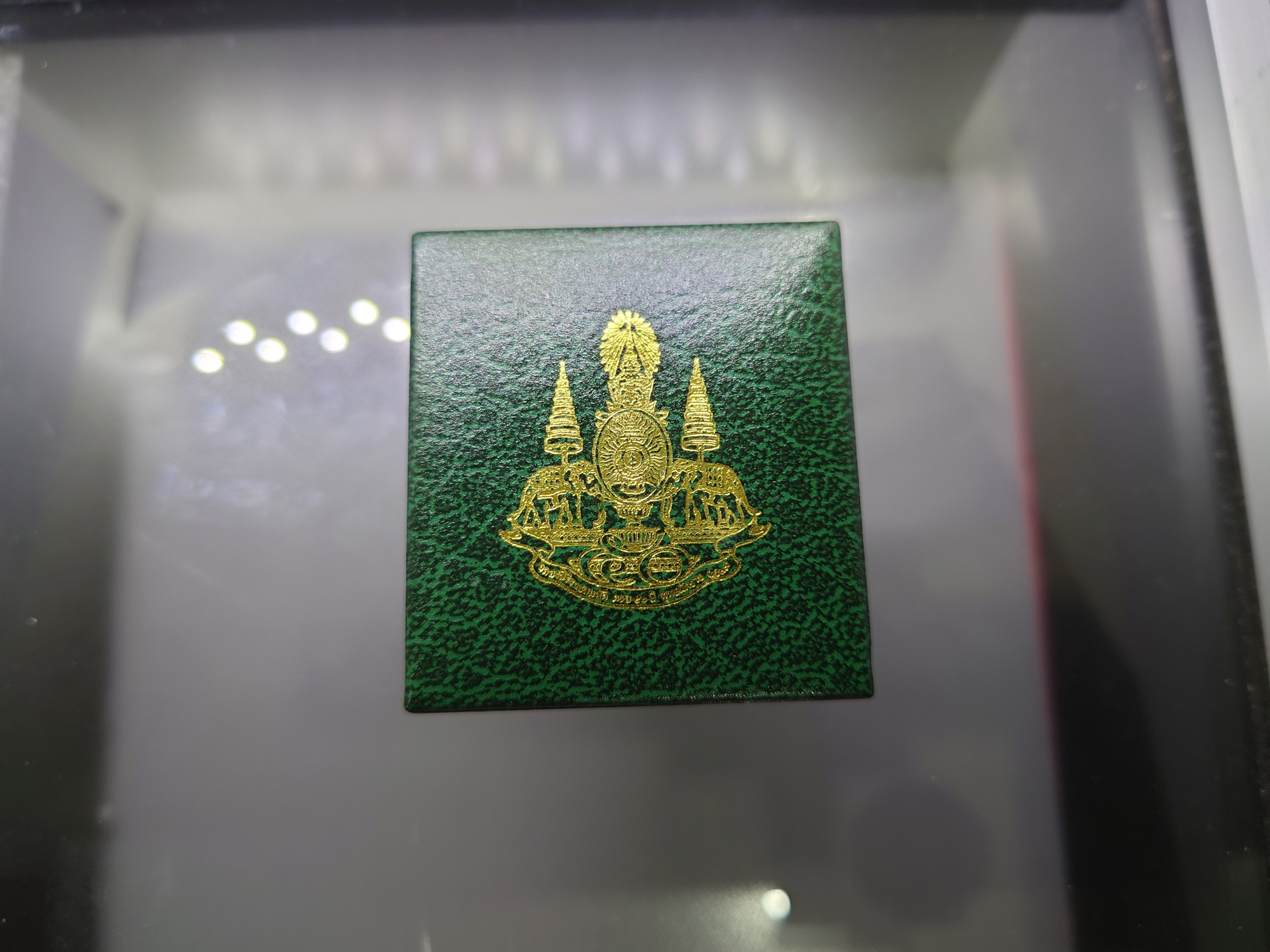 พระพุทธโสธร เนื้อเงิน สามกษัตริย์ รุ่นสร้างพระอุโบสถ ขนาดสูง 2.6 เซ็น ปี 2539 พร้อมกล่องเดิม