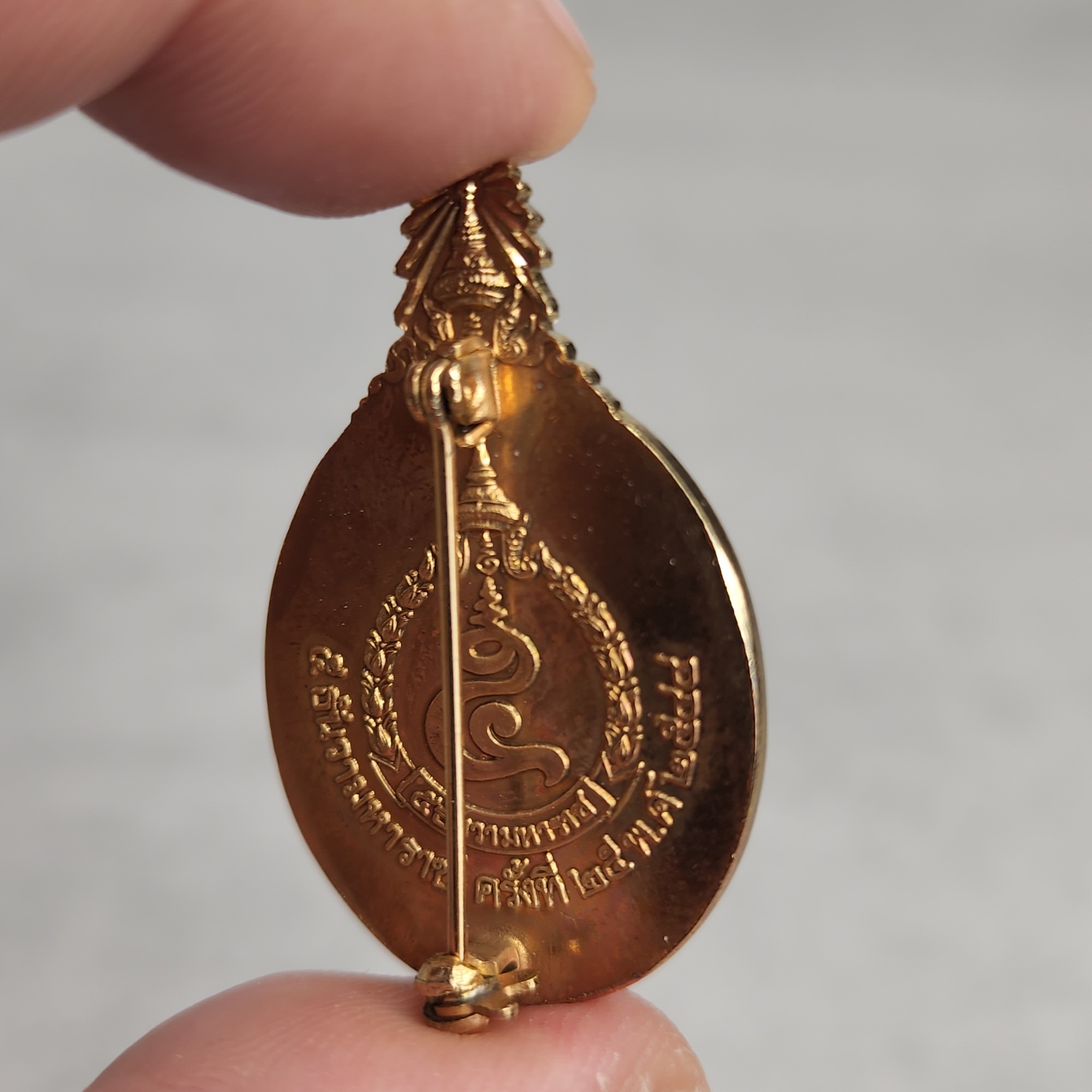 เข็มกลัด เข็มที่ระลึก 5 ธันวามหาราช ครั้งที่ 25 ในหลวง ร9 พ.ศ.2544