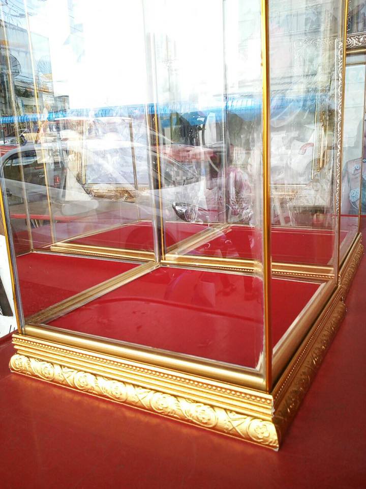 กรอบครอบโมเดล พระ ขอบทอง ไม้ทองW10"xD10"xH24"