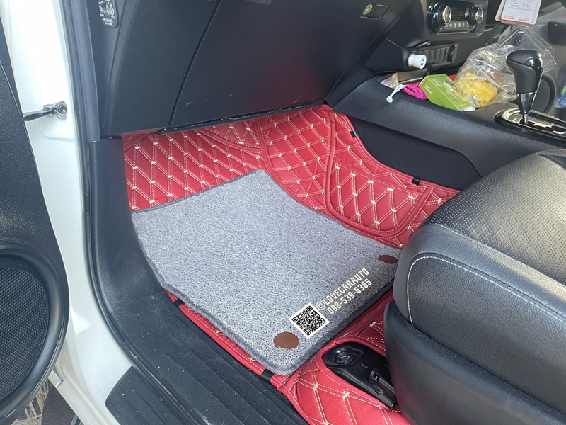 พรมปูพื้นรถยนต์ 7D Toyota Revo 4 Door vvip ด้ายคู่สีแดงไวน์ +ไวนิลเทา