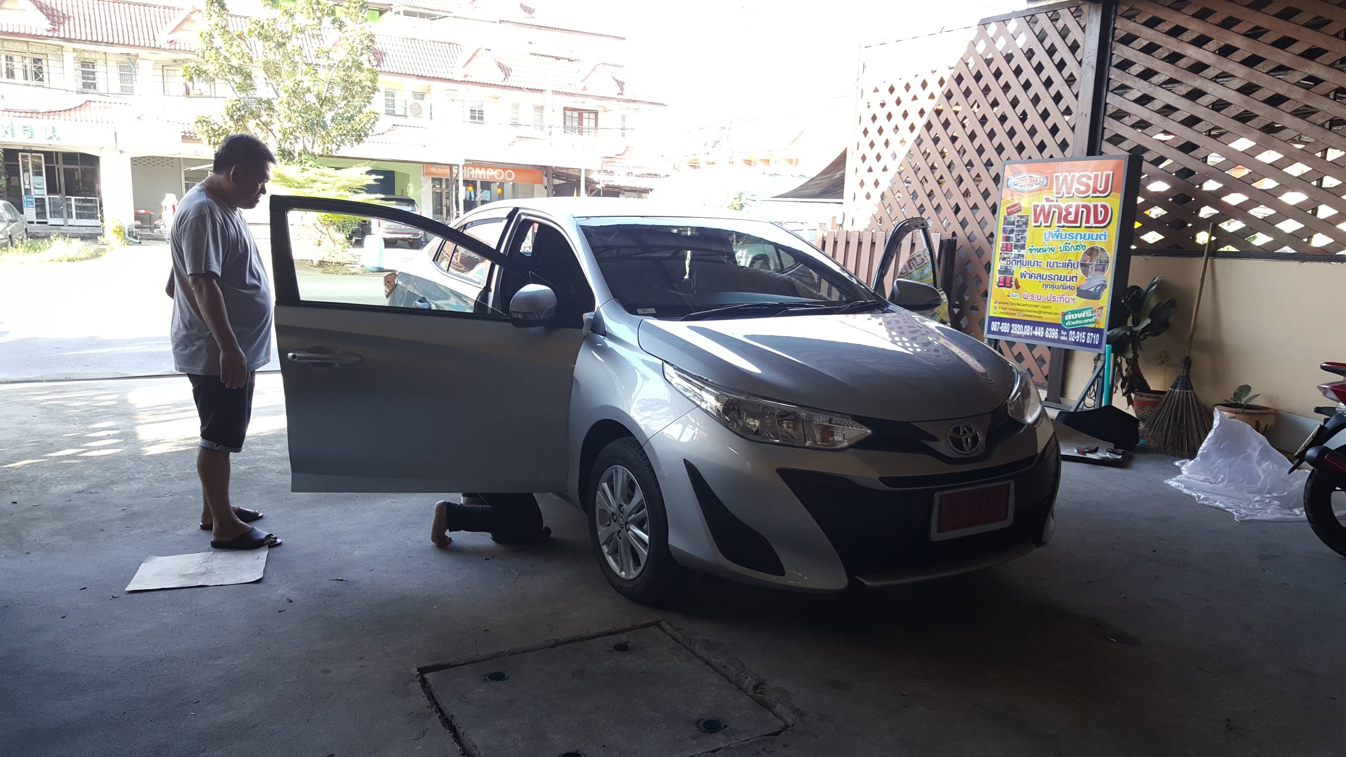พรม 6D TOYOTA YARIS ATIV สีดำขอบแดง