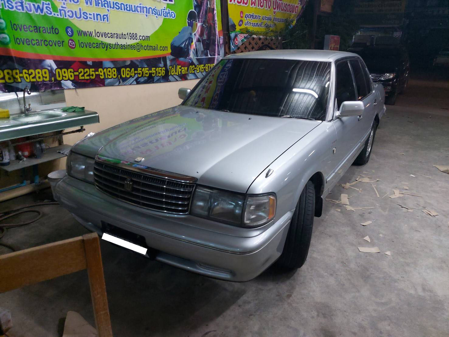 พรมปูพื้นรถยนต์ 6D Toyota Crown สีน้ำตาล