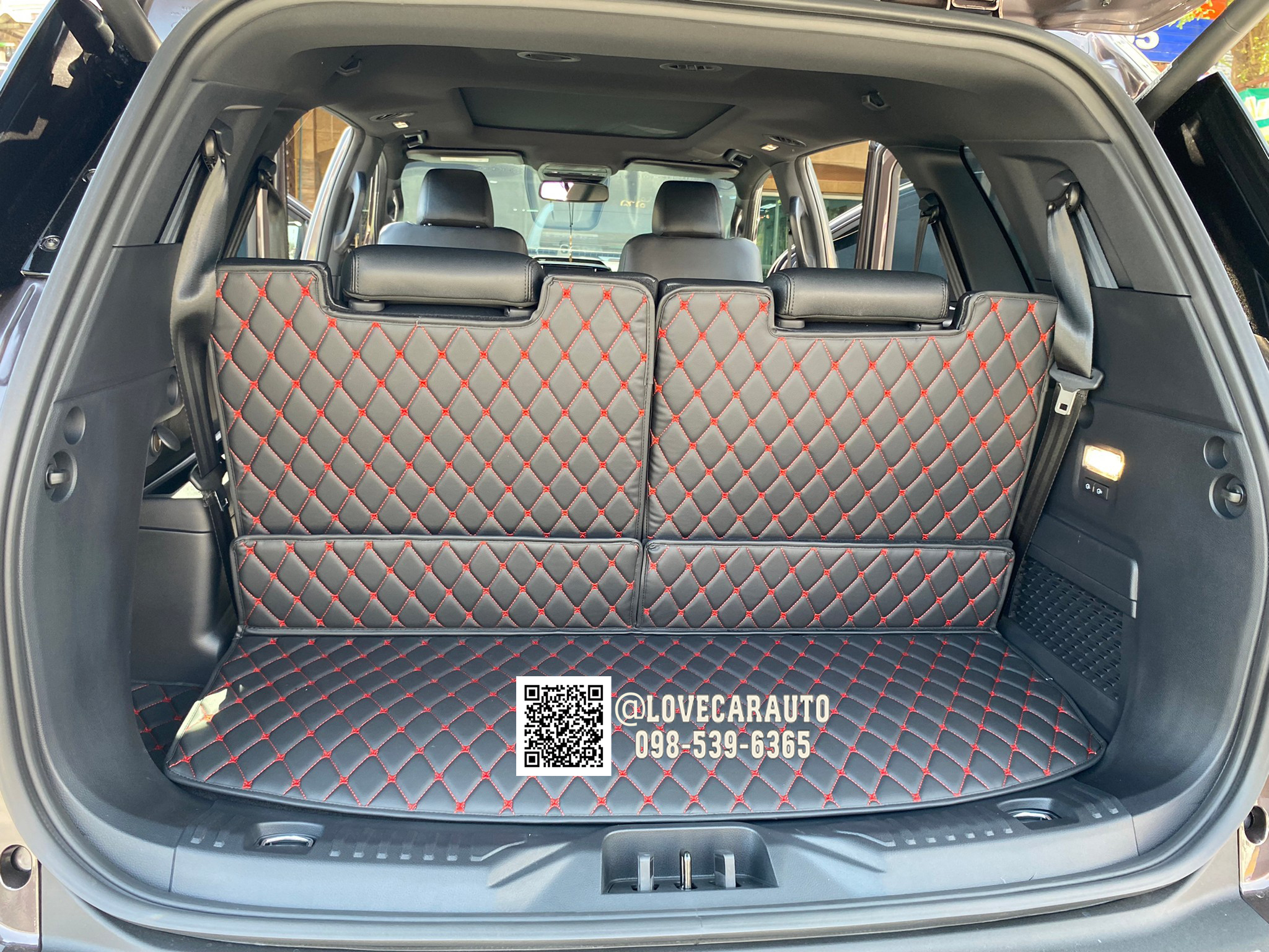 พรมปูพื้นรถยนต์ พรม7D Ford Everest Titanium 2022 สีดำด้ายแดง +ไวนิลเทา