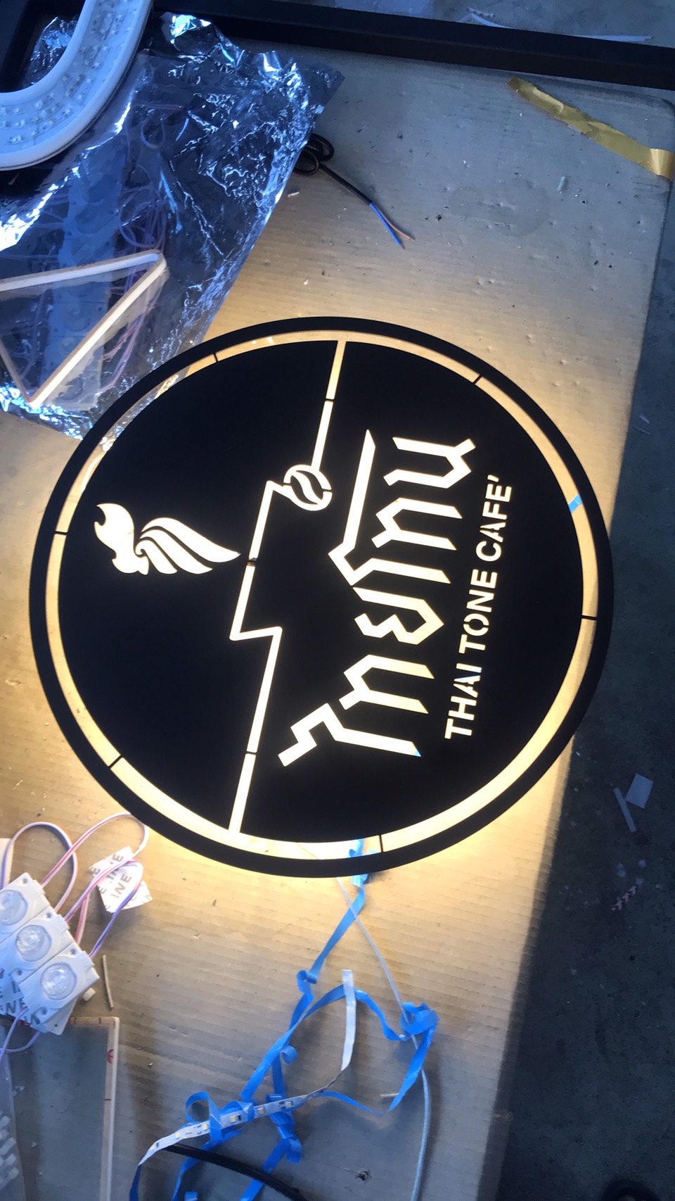 งานป้ายไฟวินเทจ เลเซอร์เหล็กไฟออกหลัง งานไทยโทน