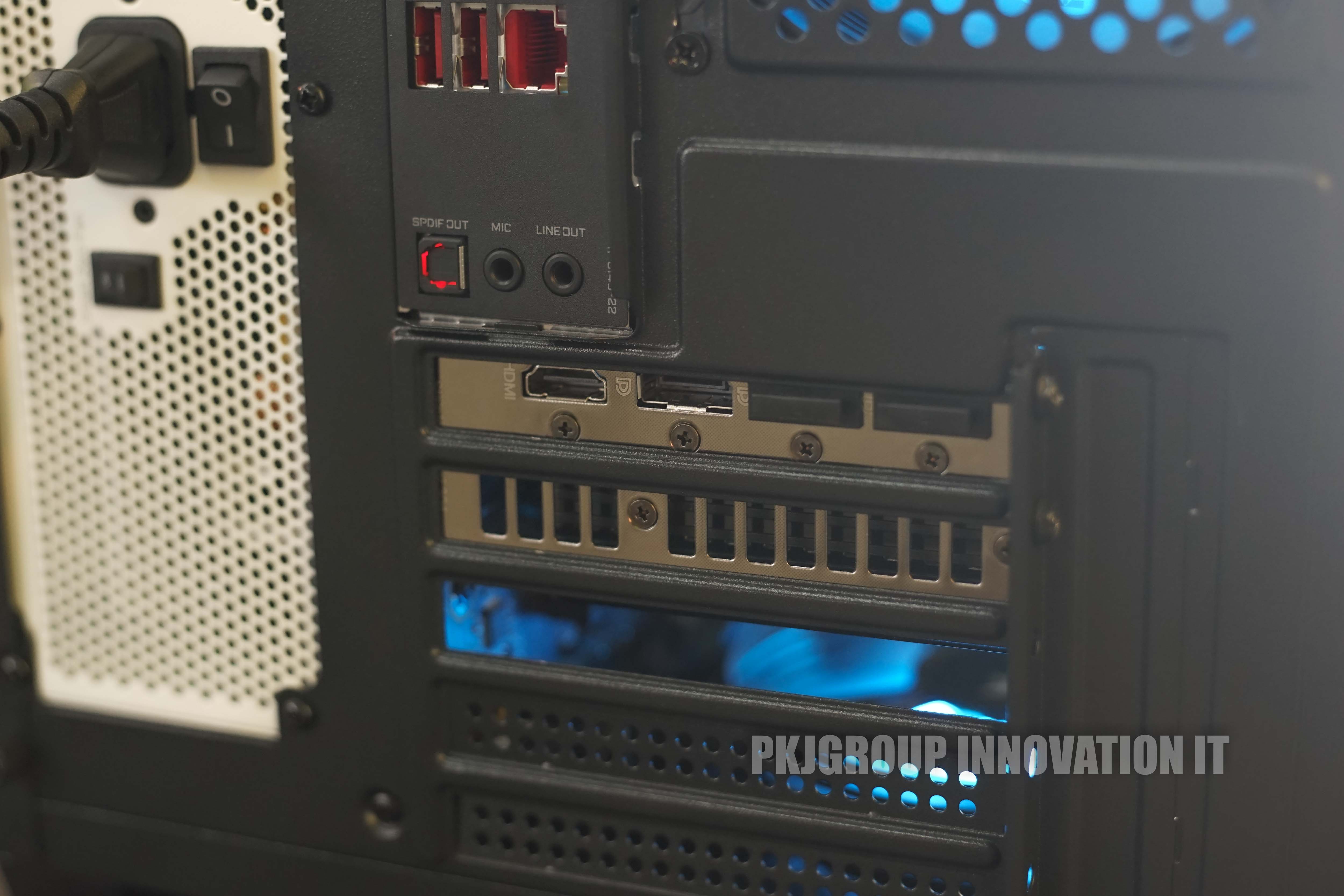 คอมเล่นเกมเคสสวยมือสอง Core Ultra 9 RAM 32 GB SSD 2 ตัว RTX5080 เคสตู้ปลา เครื่องอายุ1-2 เดือน