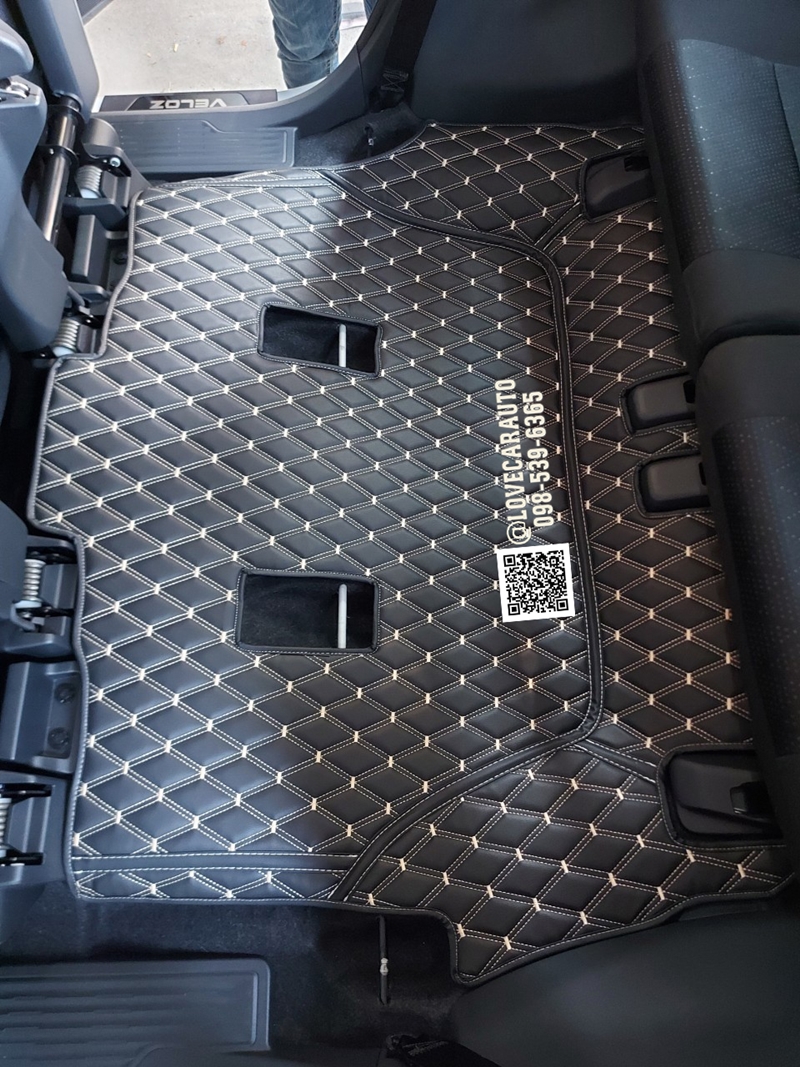 พรมปูพื้นรถยนต์ Toyota Veloz สีดำด้ายทอง + ไวนิลเทา