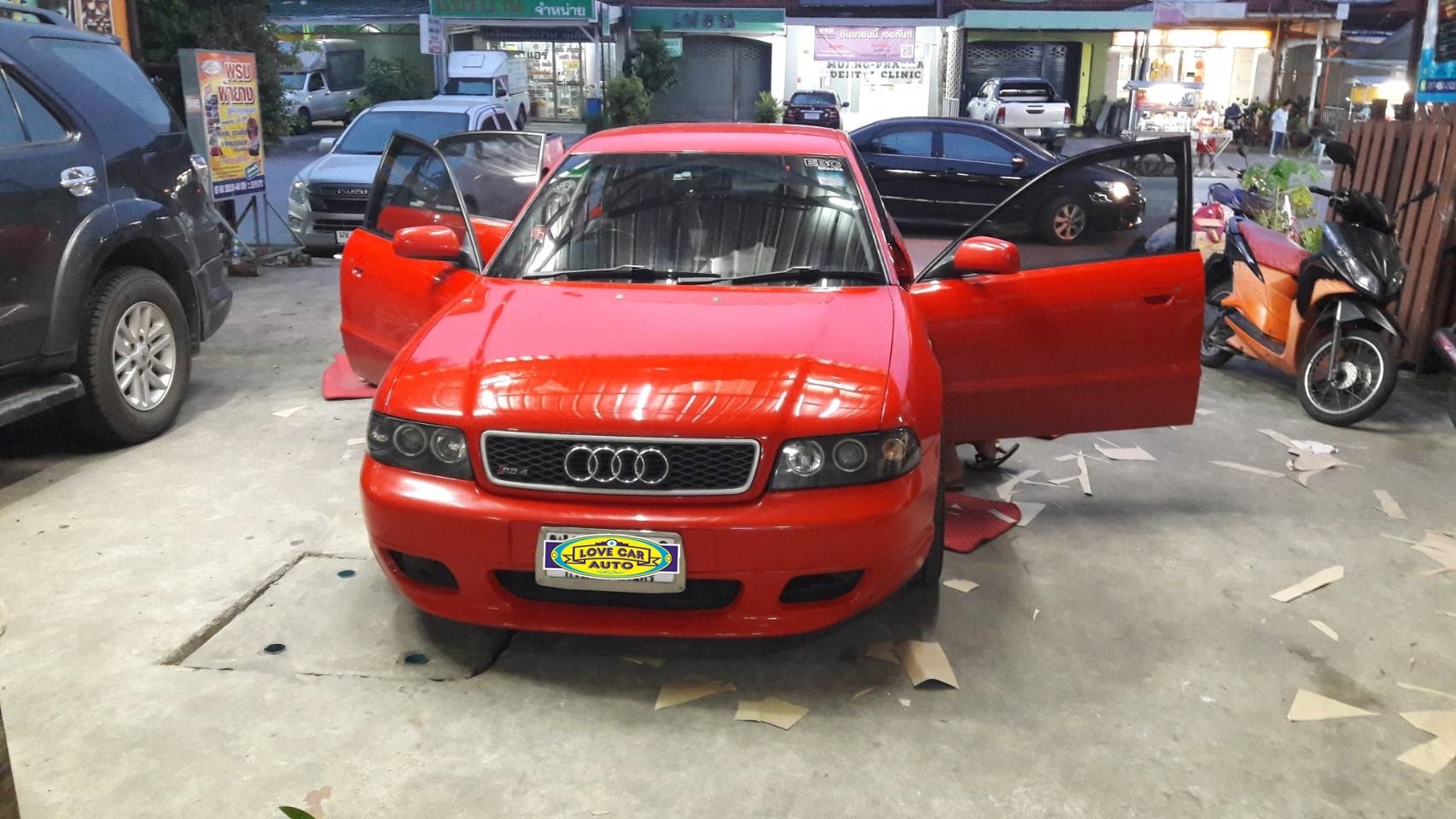 พรมปูพื้นรถ Audi A4