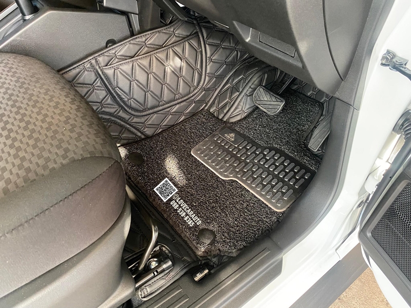 พรมปูพื้นรถยนต์ 7D Suzuki Jimmy 2024 สีดำด้ายดำ + ไวนิลดำ