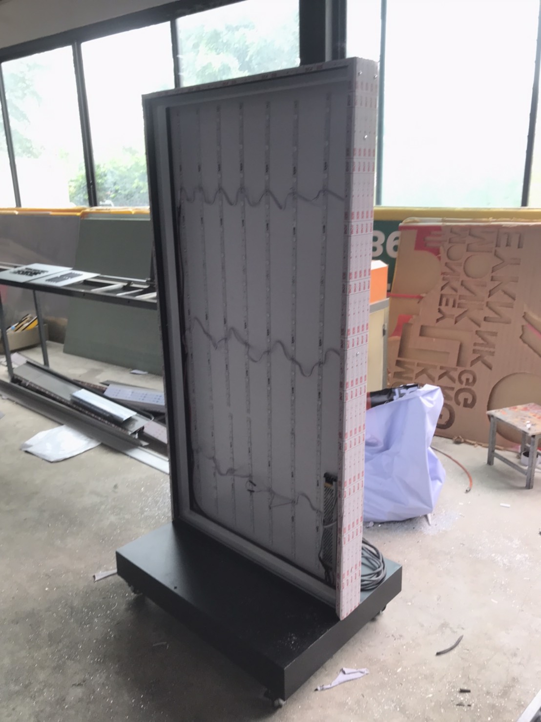 ป้ายไฟLED กล่องไฟล้อเลื่อนขาสวย