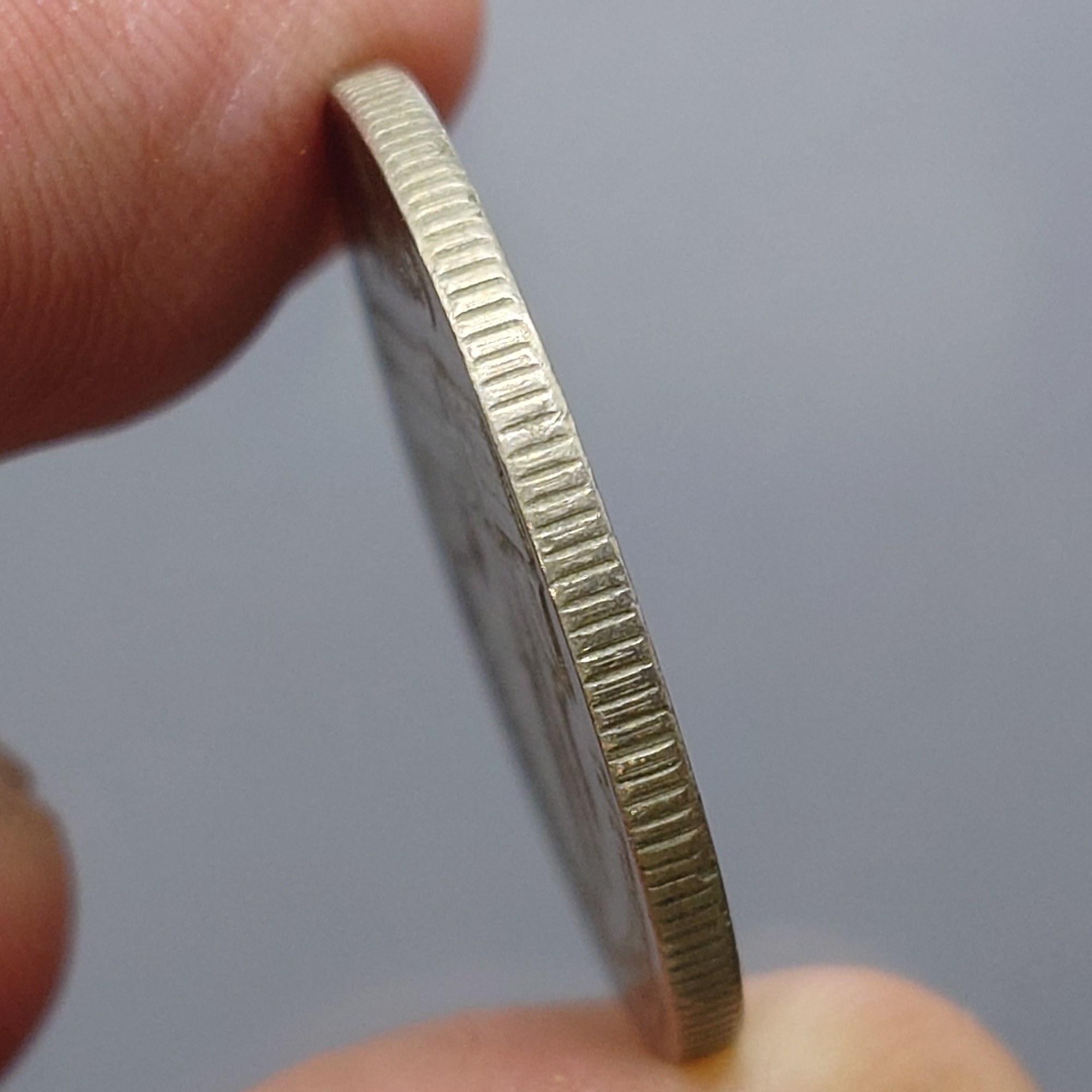 เหรียญ 1 บาท (หลังวัดพระแก้ว) บล็อกพระเศียรเล็ก บล็อกหายาก ติดลำดับ 5 เหรียญหายาก ปี2525 ผ่านใช้