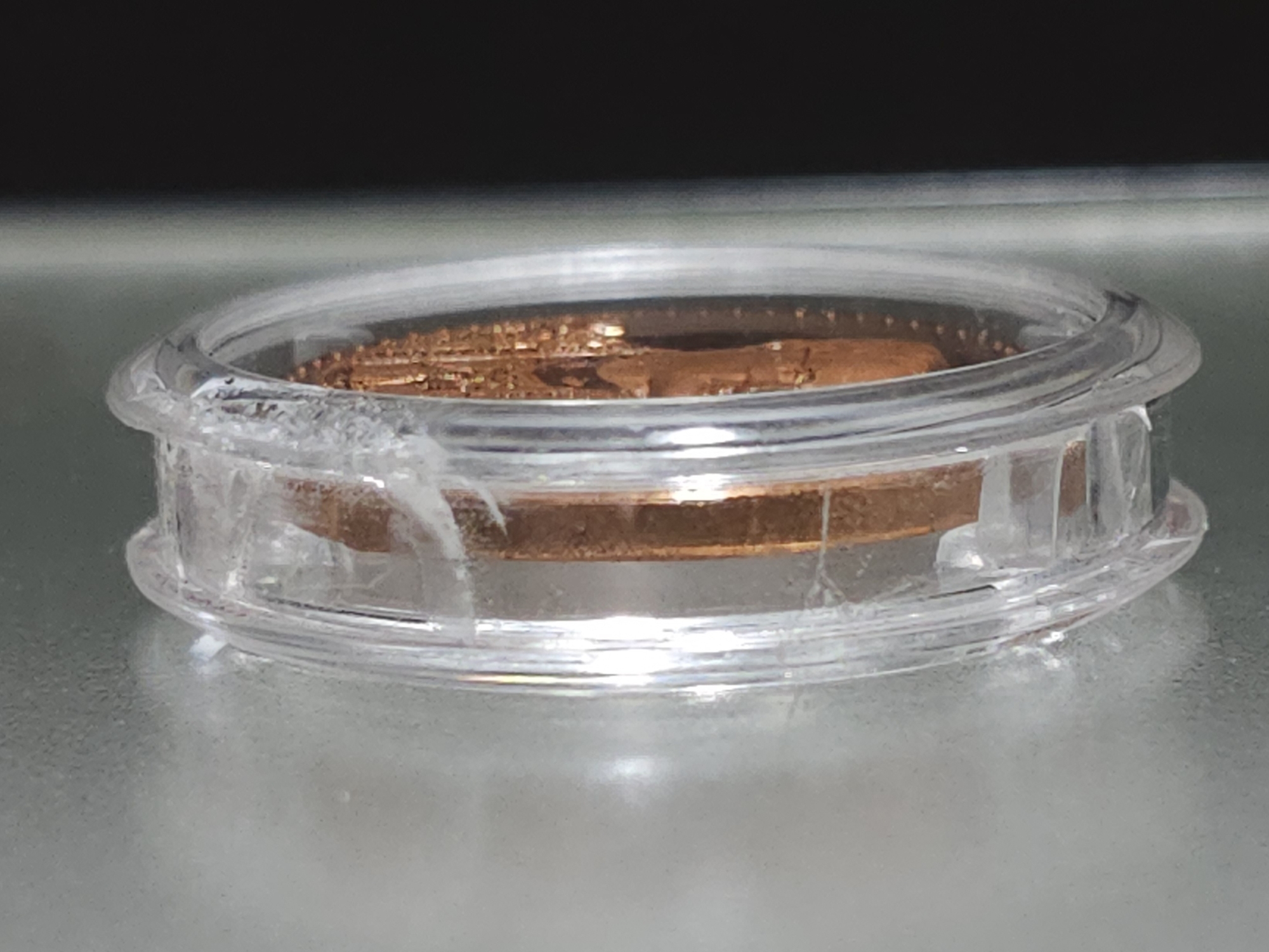 เหรียญที่ระลึก เนื้อทองแดงขัดเงา พระบาทสมเด็จพระเจ้าอยู่หัว รัชกาลที่ 9 ครบรอบ 75 พรรษา ภปร จัดสร้างโดย รพ.ศิริราช ปี2545 (ตลับชำรุด)